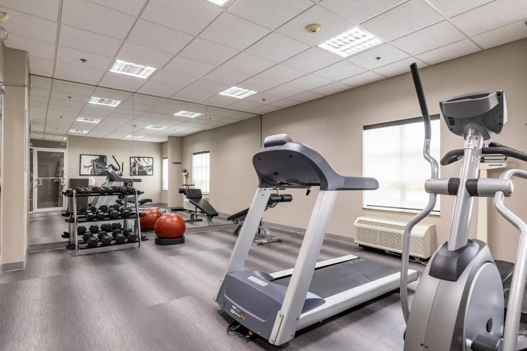 Fitness centre/facilities in Staybridge Suites Guelph by IHG Fitness centre/facilities in Staybridge Suites Guelph by IHG