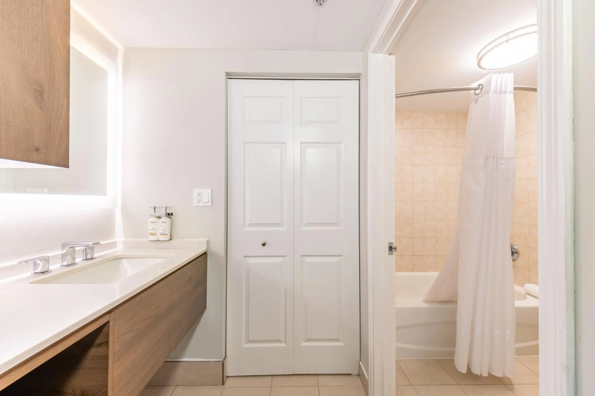 Photo of the whole room in Staybridge Suites Guelph by IHG