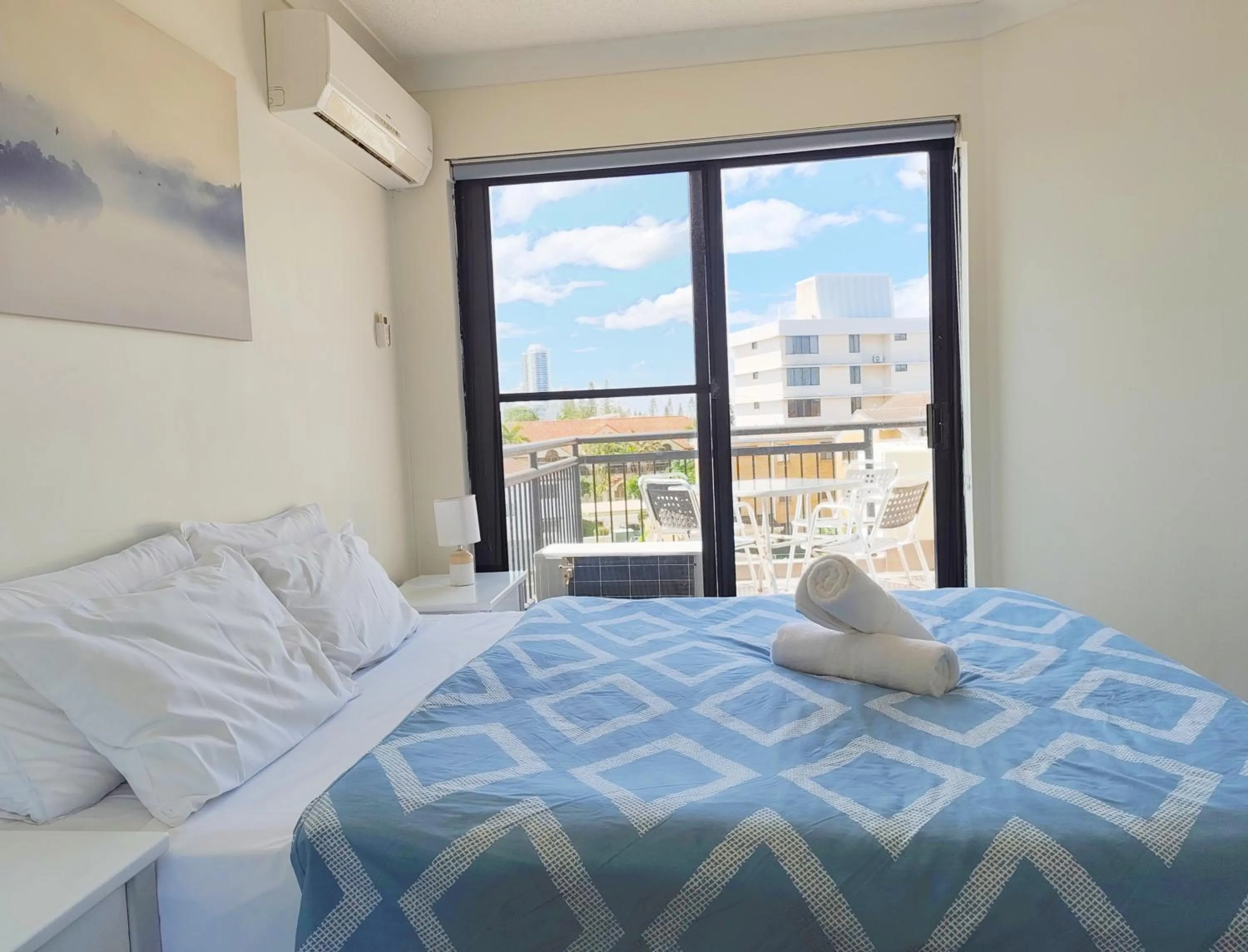 View (from property/room), Bed in Windsurfer Resort