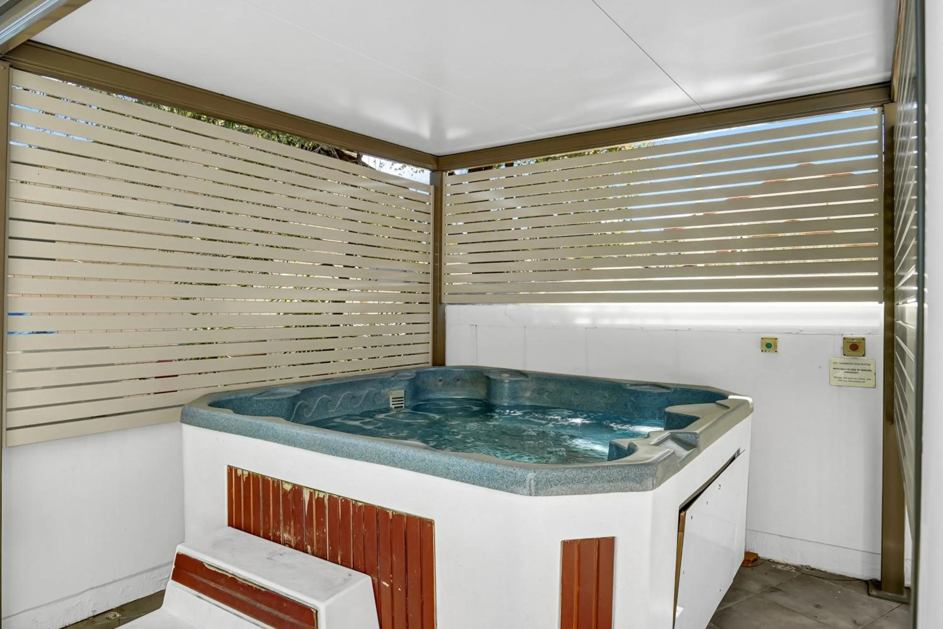 Hot Tub in Windsurfer Resort