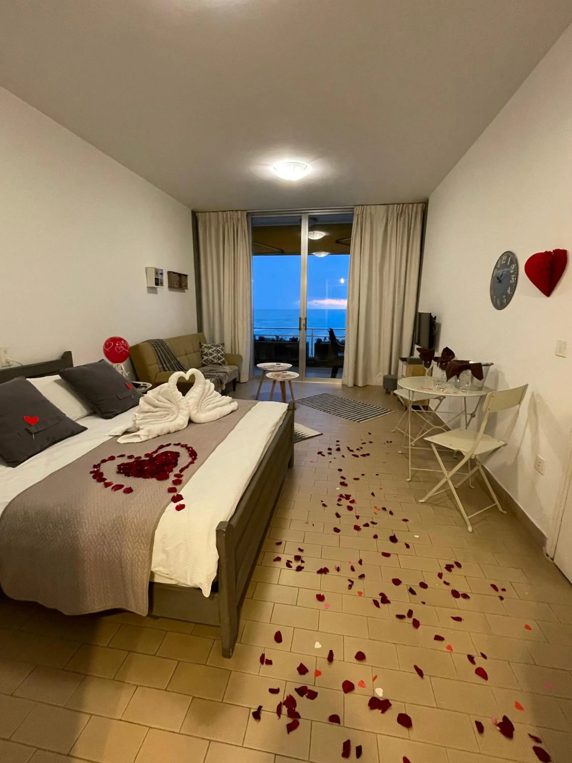 Photo of the whole room, Bed in St Paul Resort