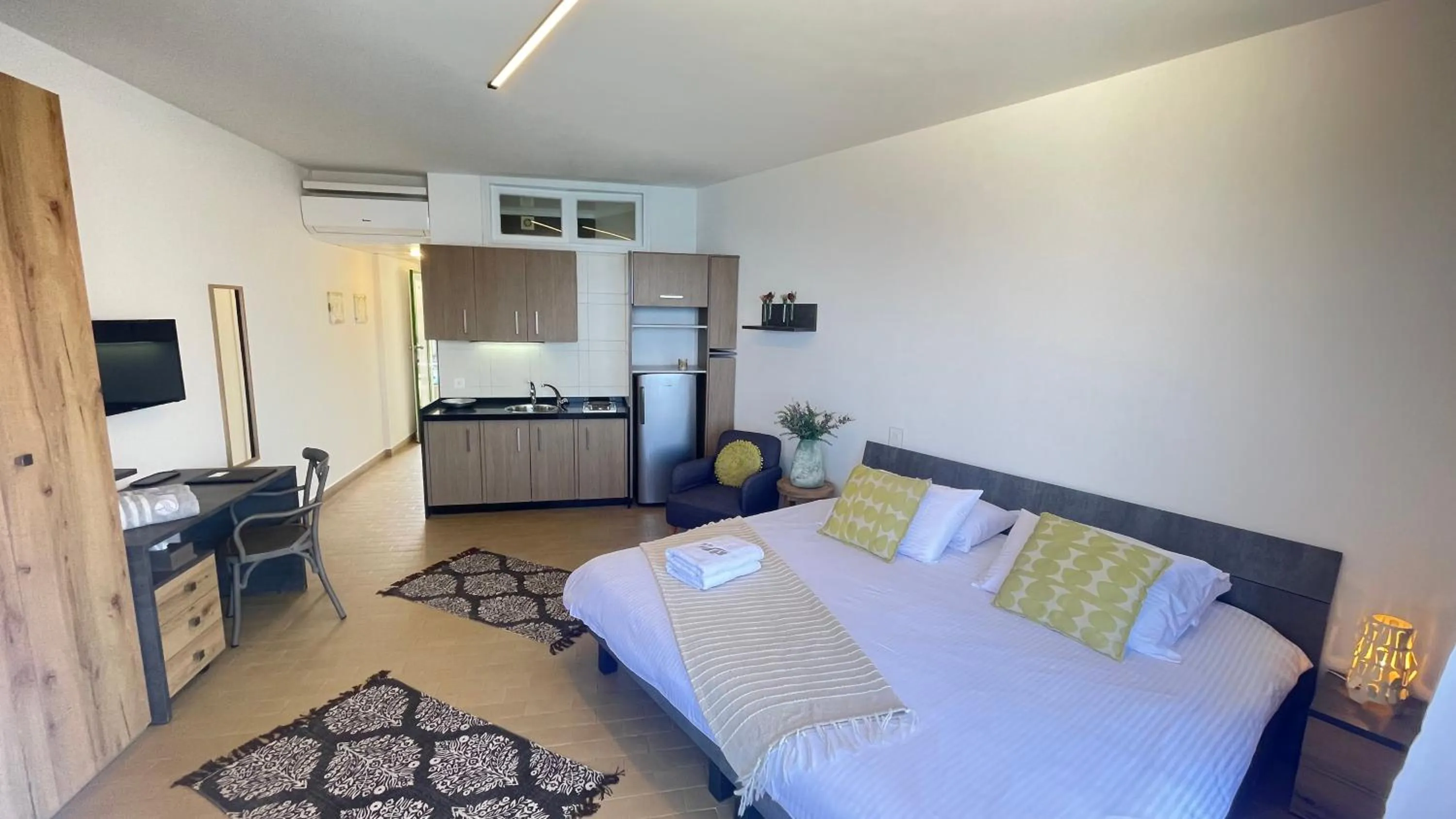 Photo of the whole room, Bed in St Paul Resort