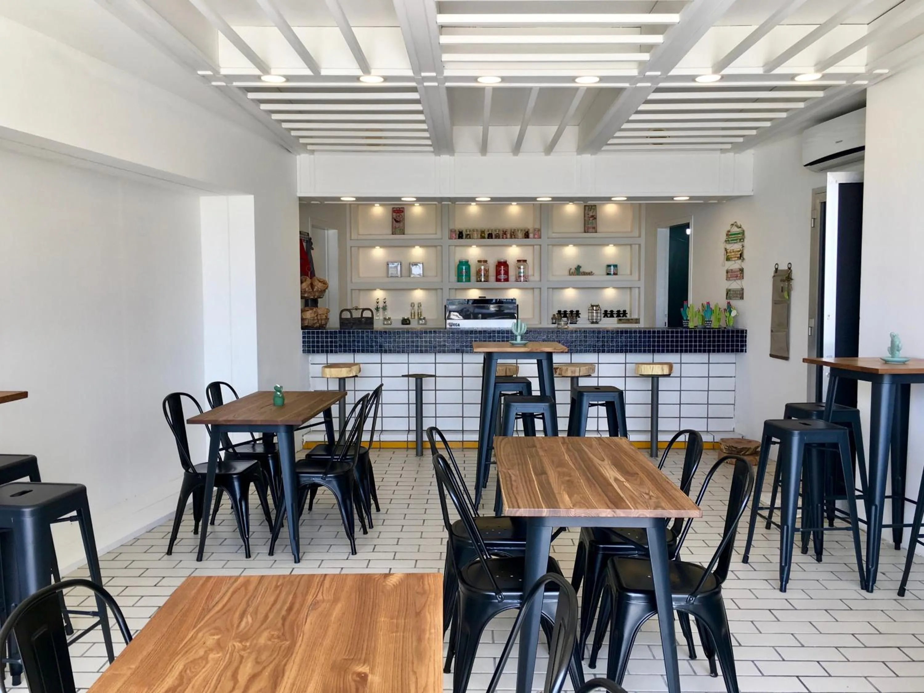 Restaurant/places to eat in St Paul Resort