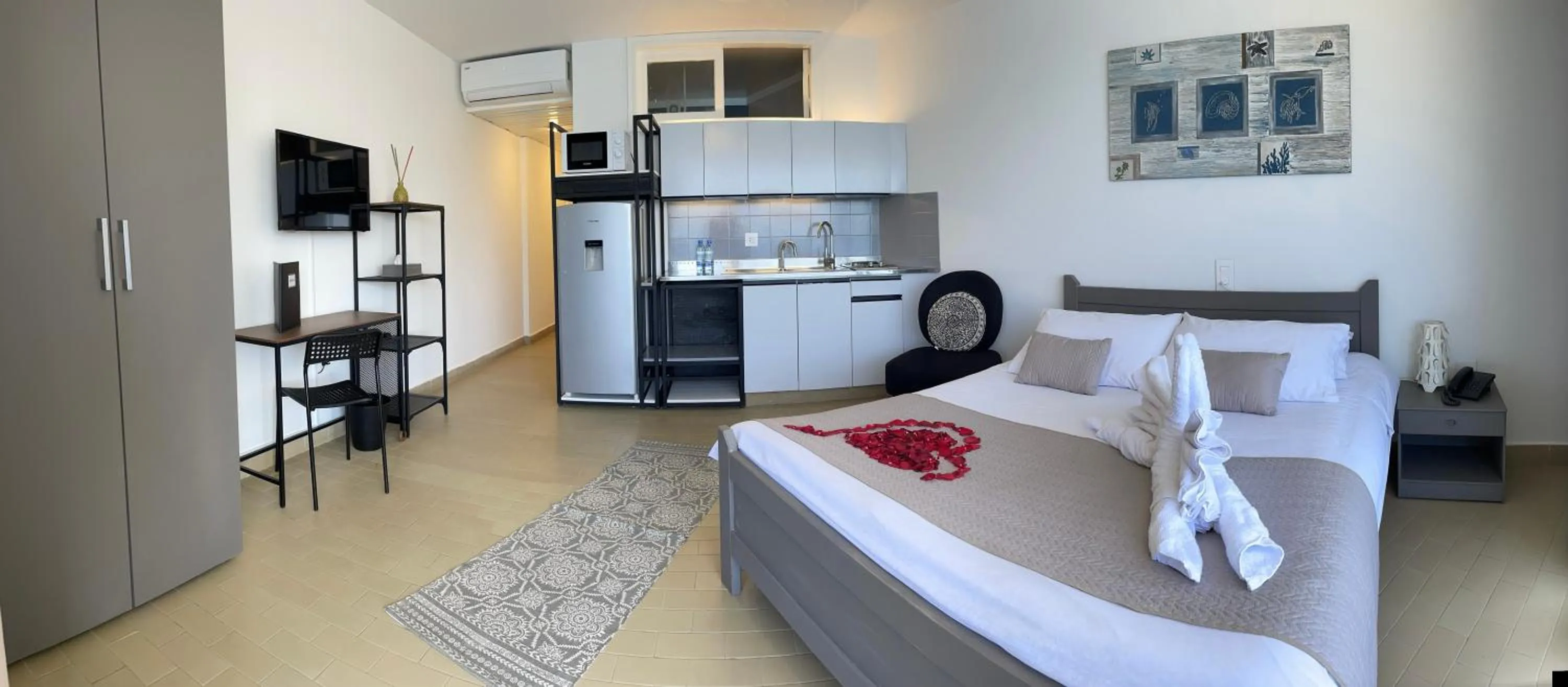 Photo of the whole room, Bed in St Paul Resort