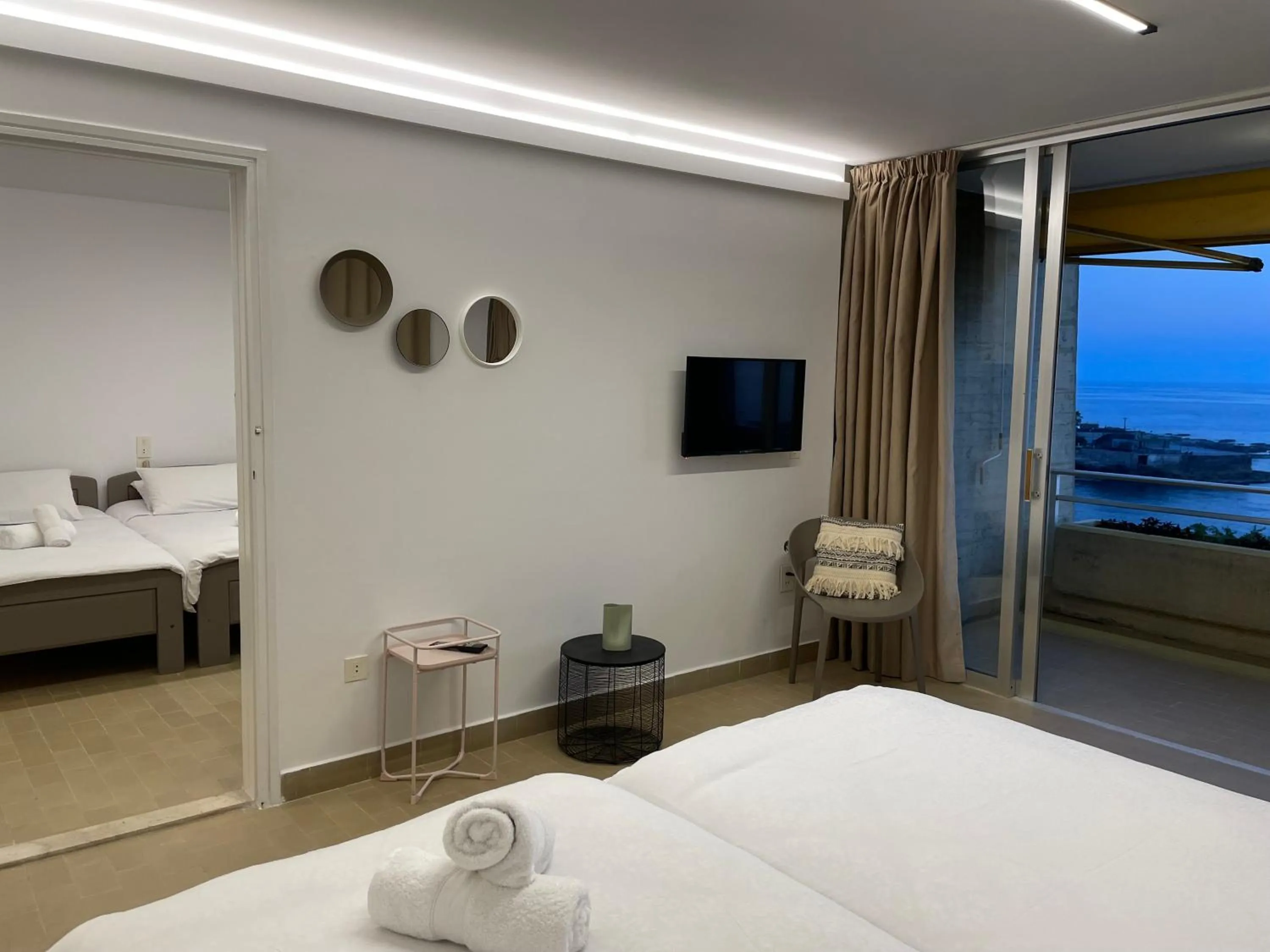 Photo of the whole room, Bed in St Paul Resort