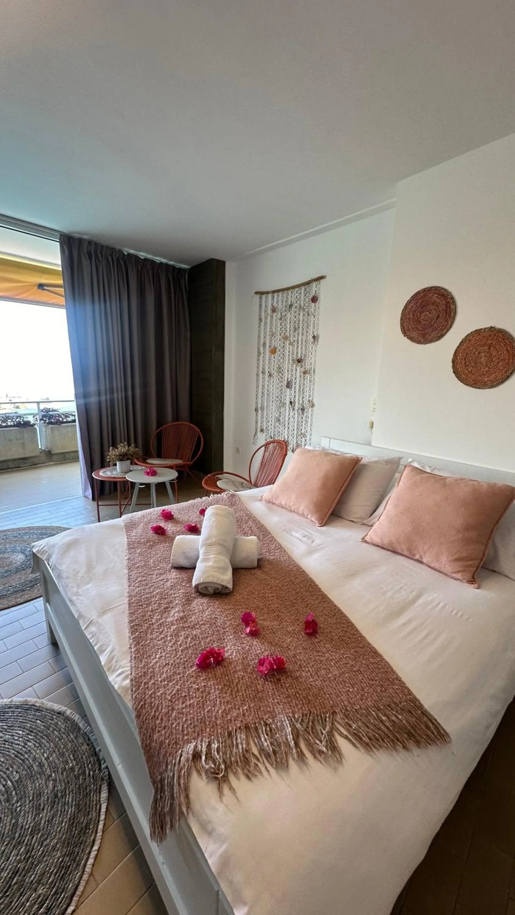 Photo of the whole room, Bed in St Paul Resort