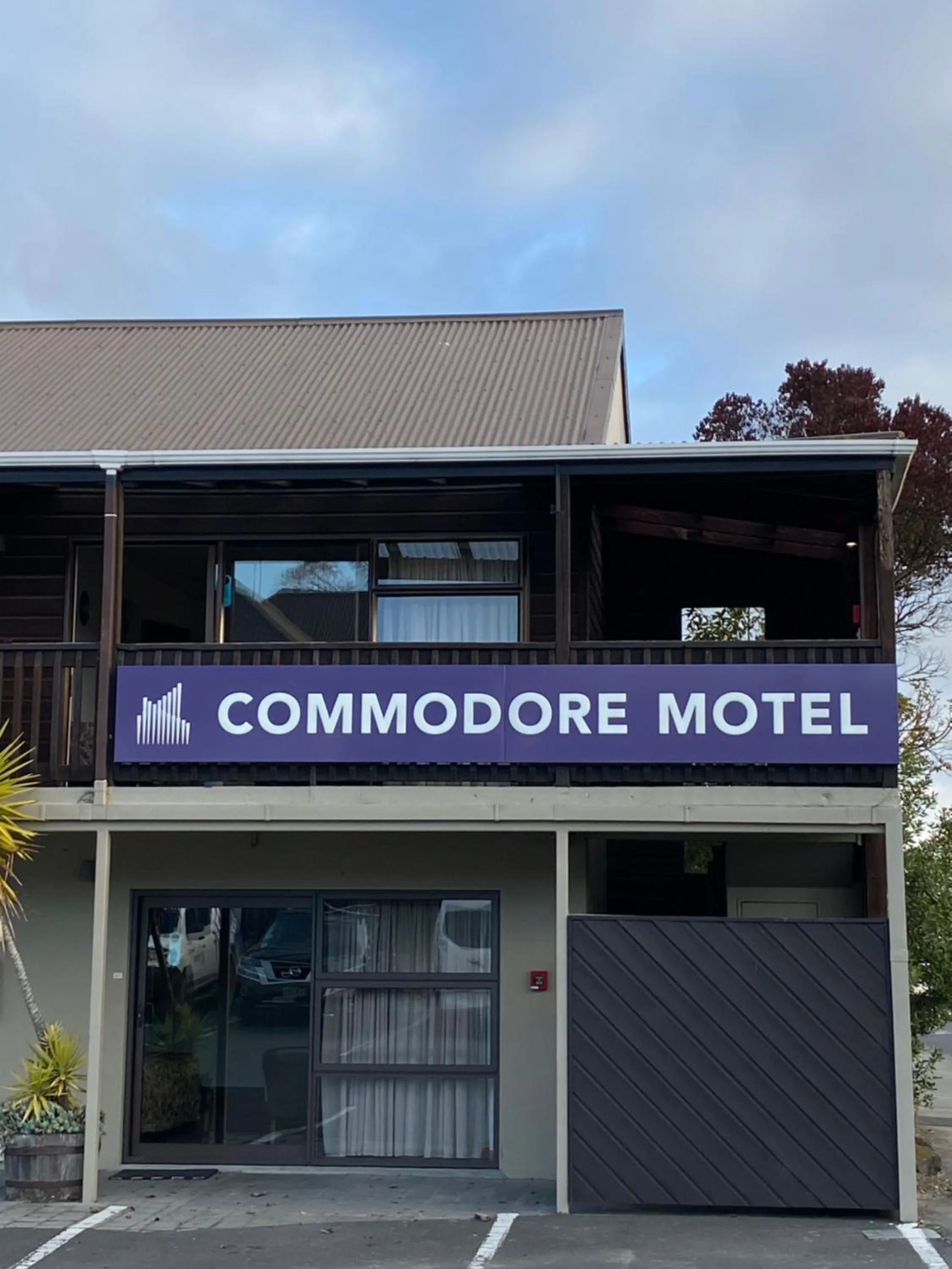 Commodore Motel