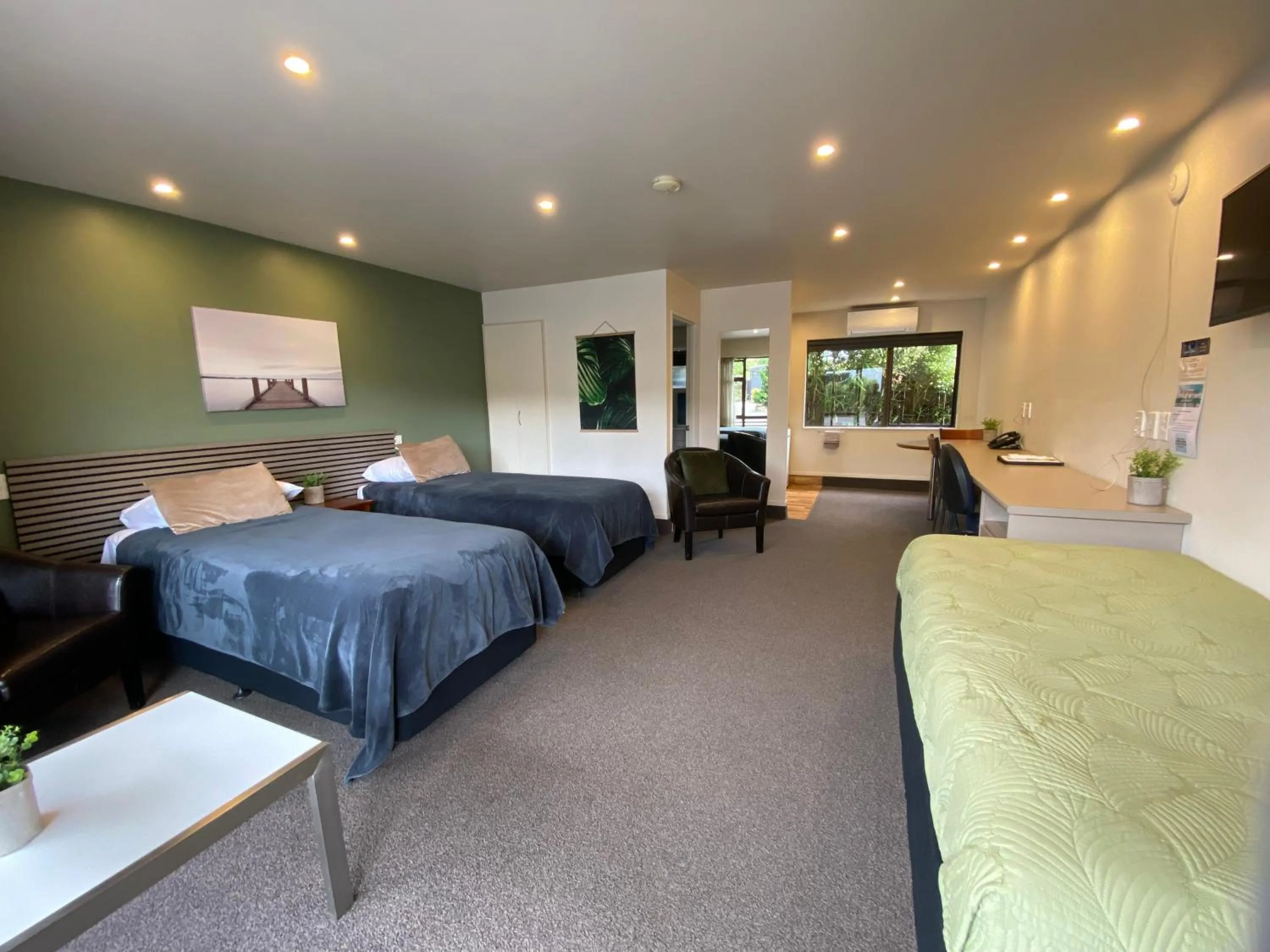 Bed in Commodore Motel