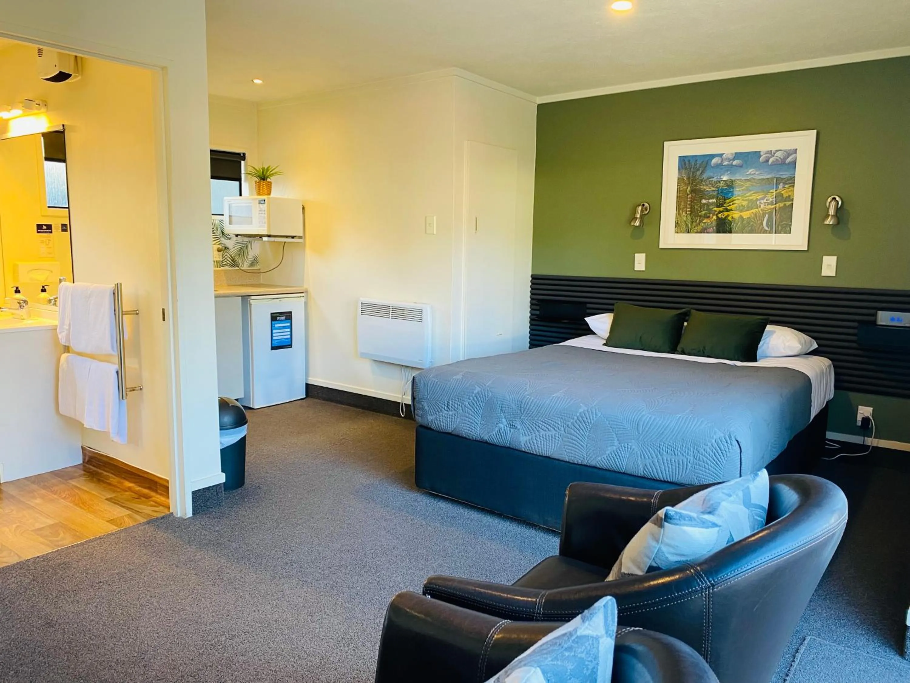 Bed in Commodore Motel