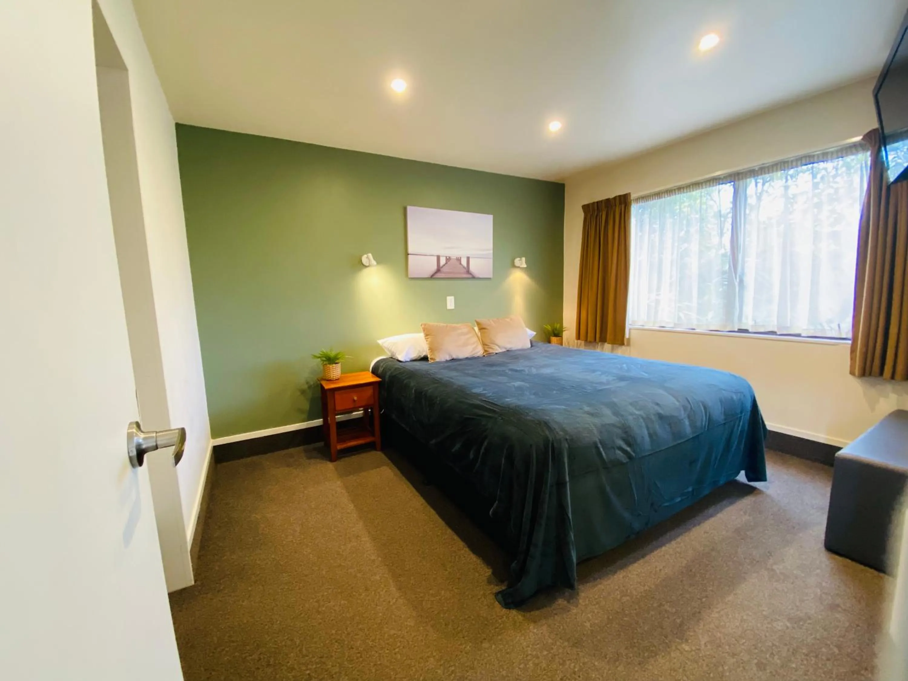 Bed in Commodore Motel