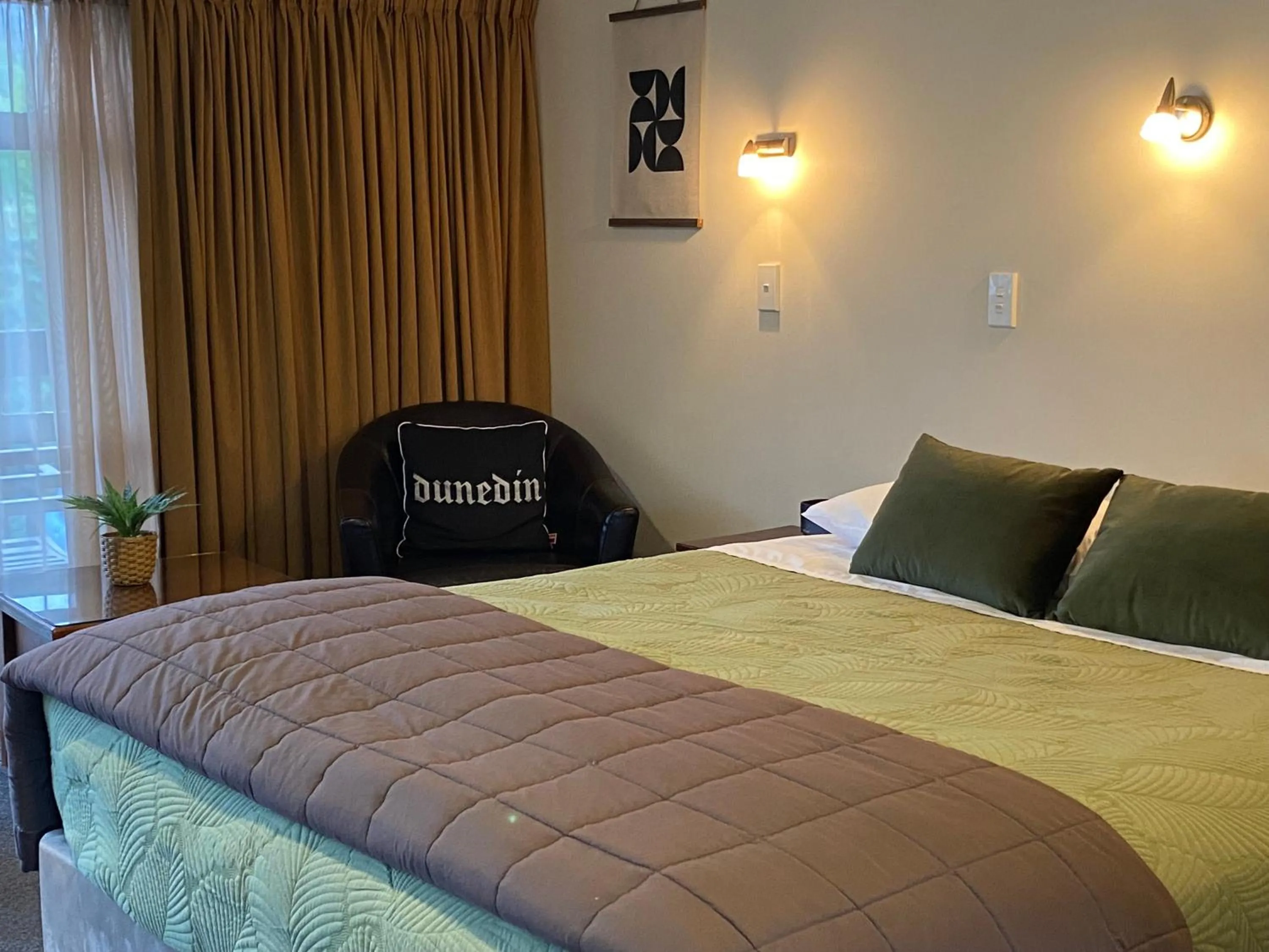 Bed in Commodore Motel