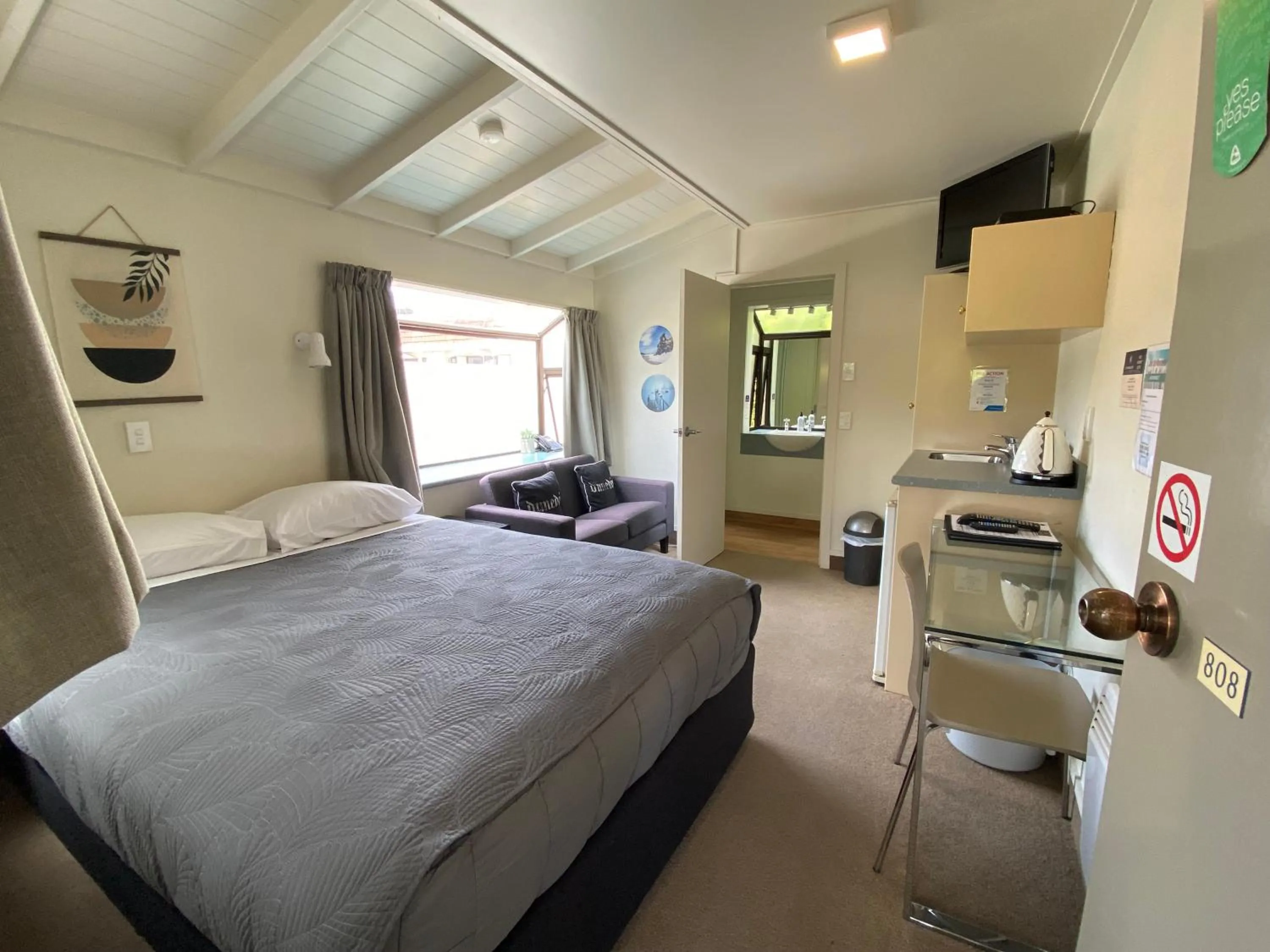 Bed in Commodore Motel