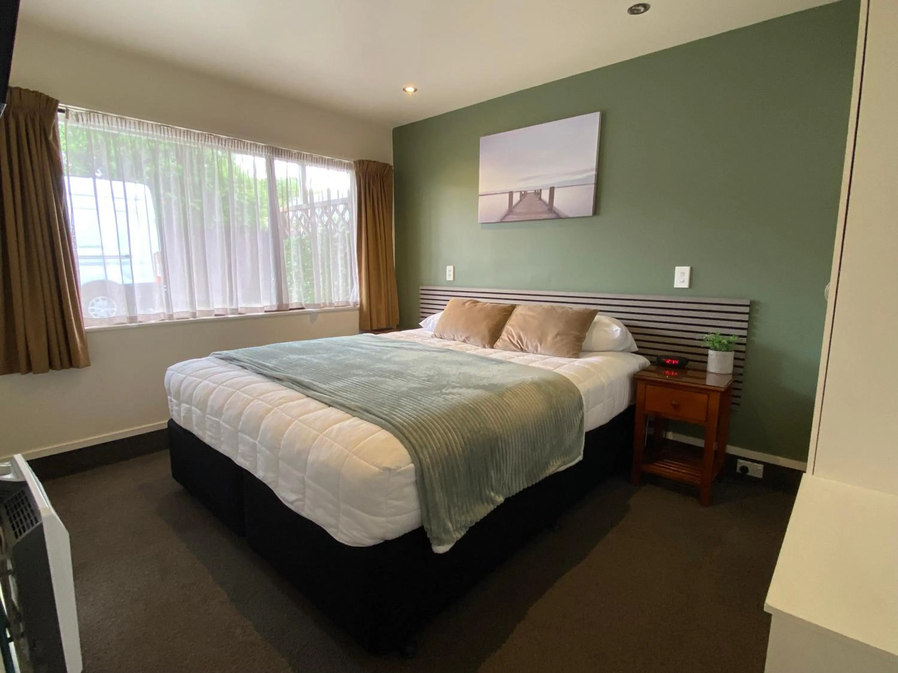 Bed in Commodore Motel