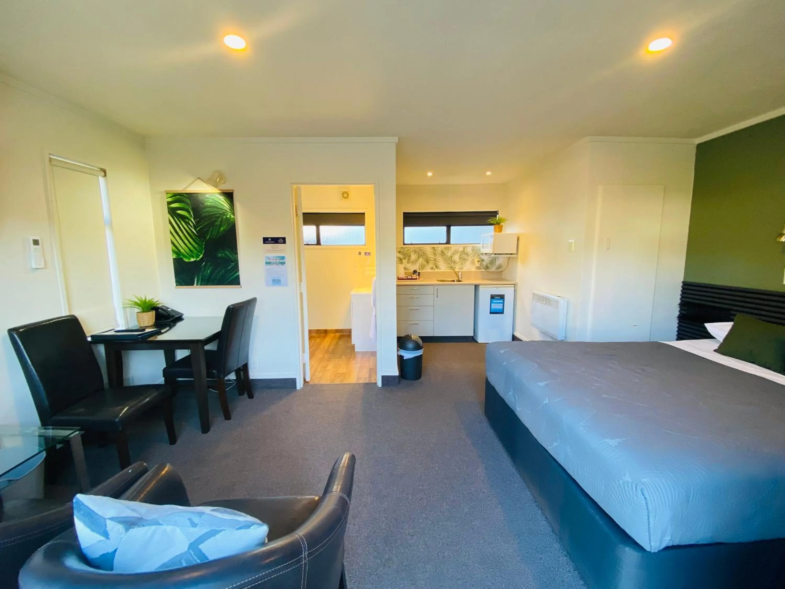 Bed in Commodore Motel