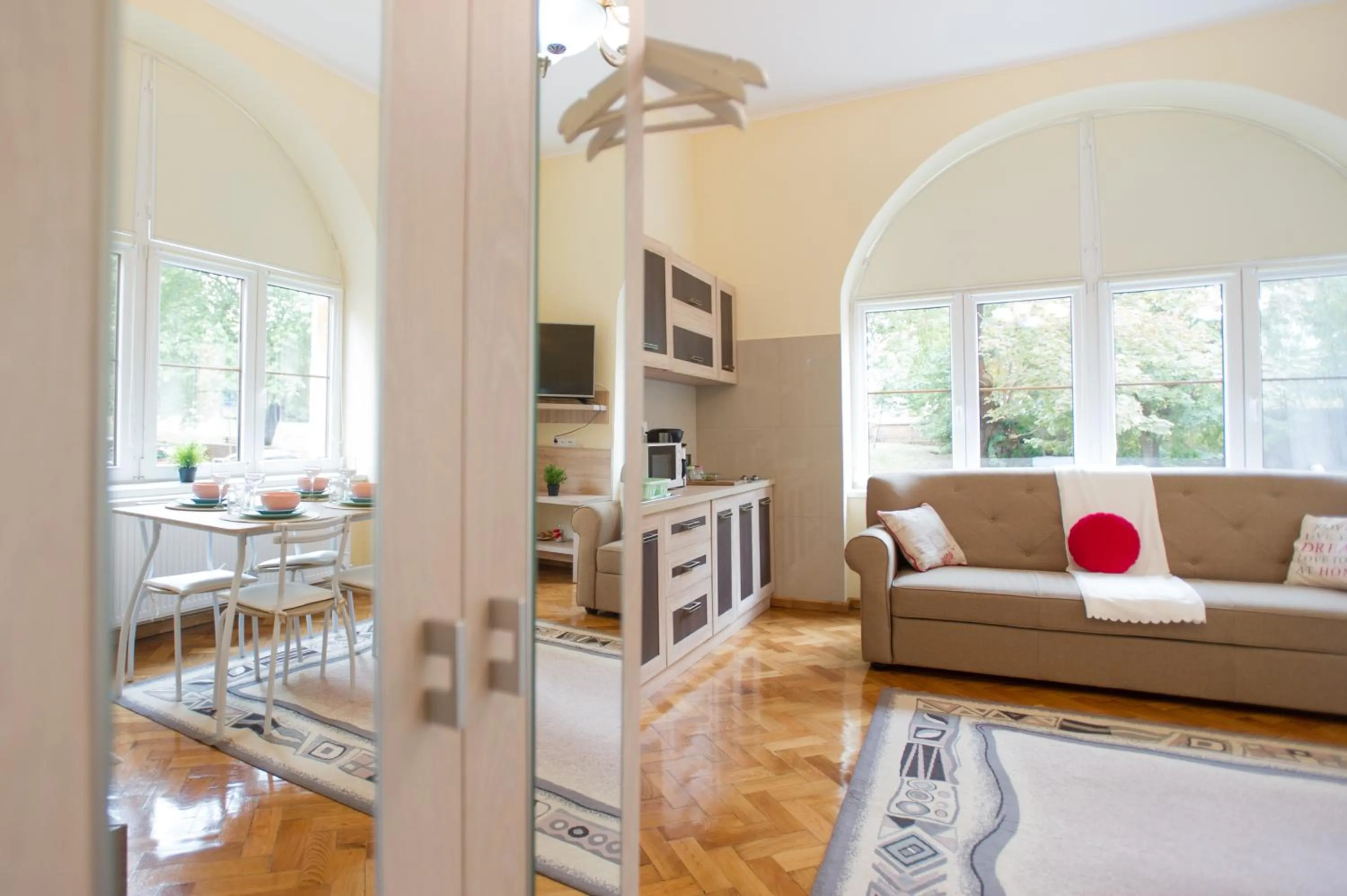 Photo of the whole room in Cetatii Apartments Sibiu