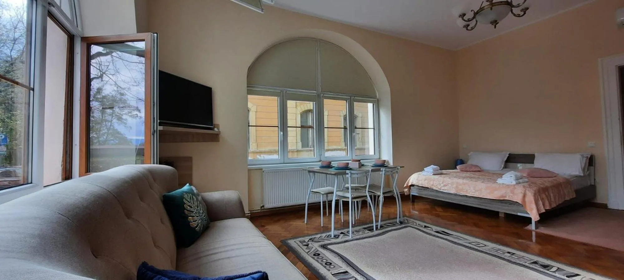 Photo of the whole room, Bed in Cetatii Apartments Sibiu