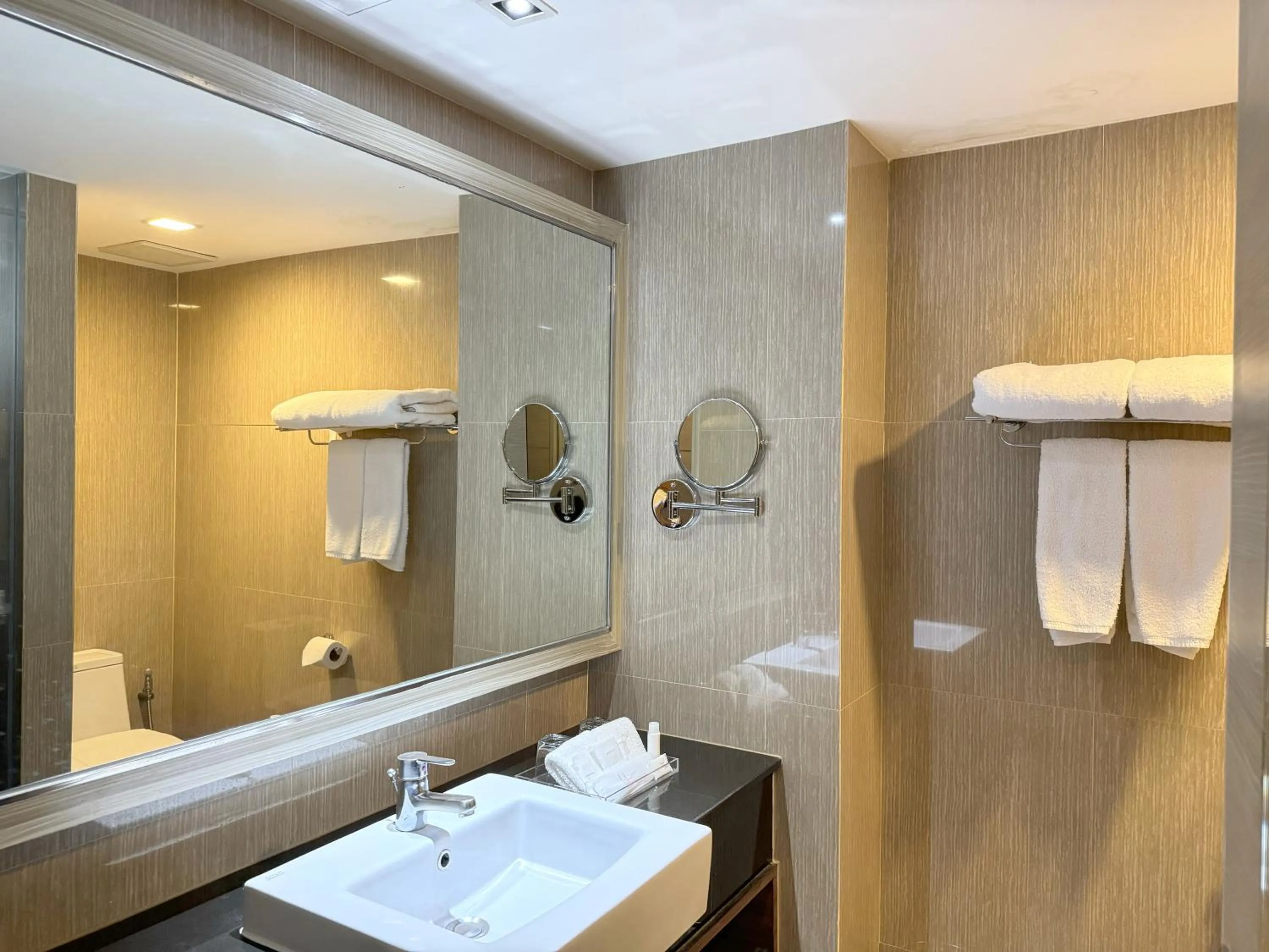 Shower in Ramada Sukhumvit Soi Eleven