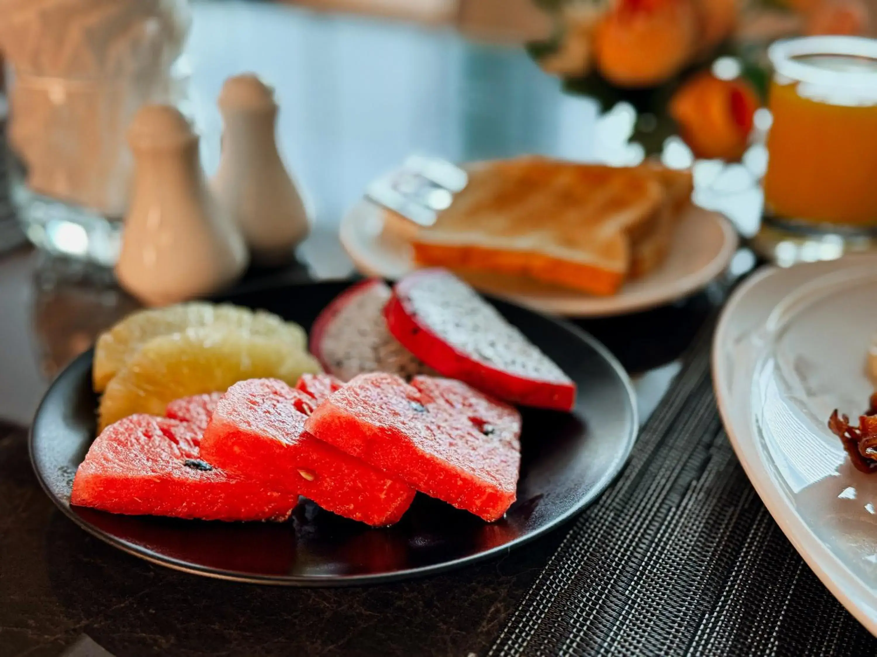 Restaurant/places to eat in Ramada Sukhumvit Soi Eleven Restaurant/places to eat in Ramada Sukhumvit Soi Eleven