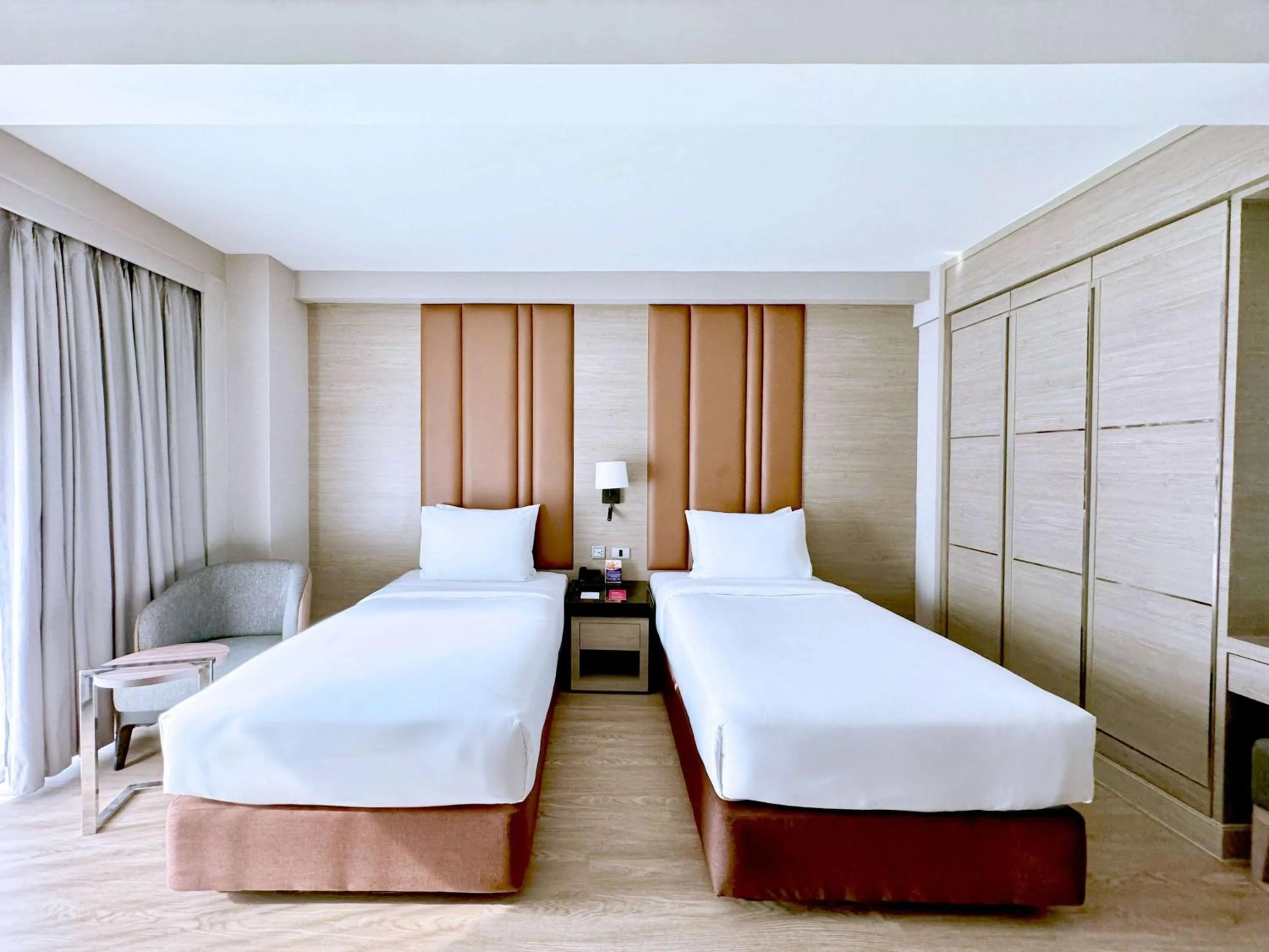 Photo of the whole room, Bed in Ramada Sukhumvit Soi Eleven