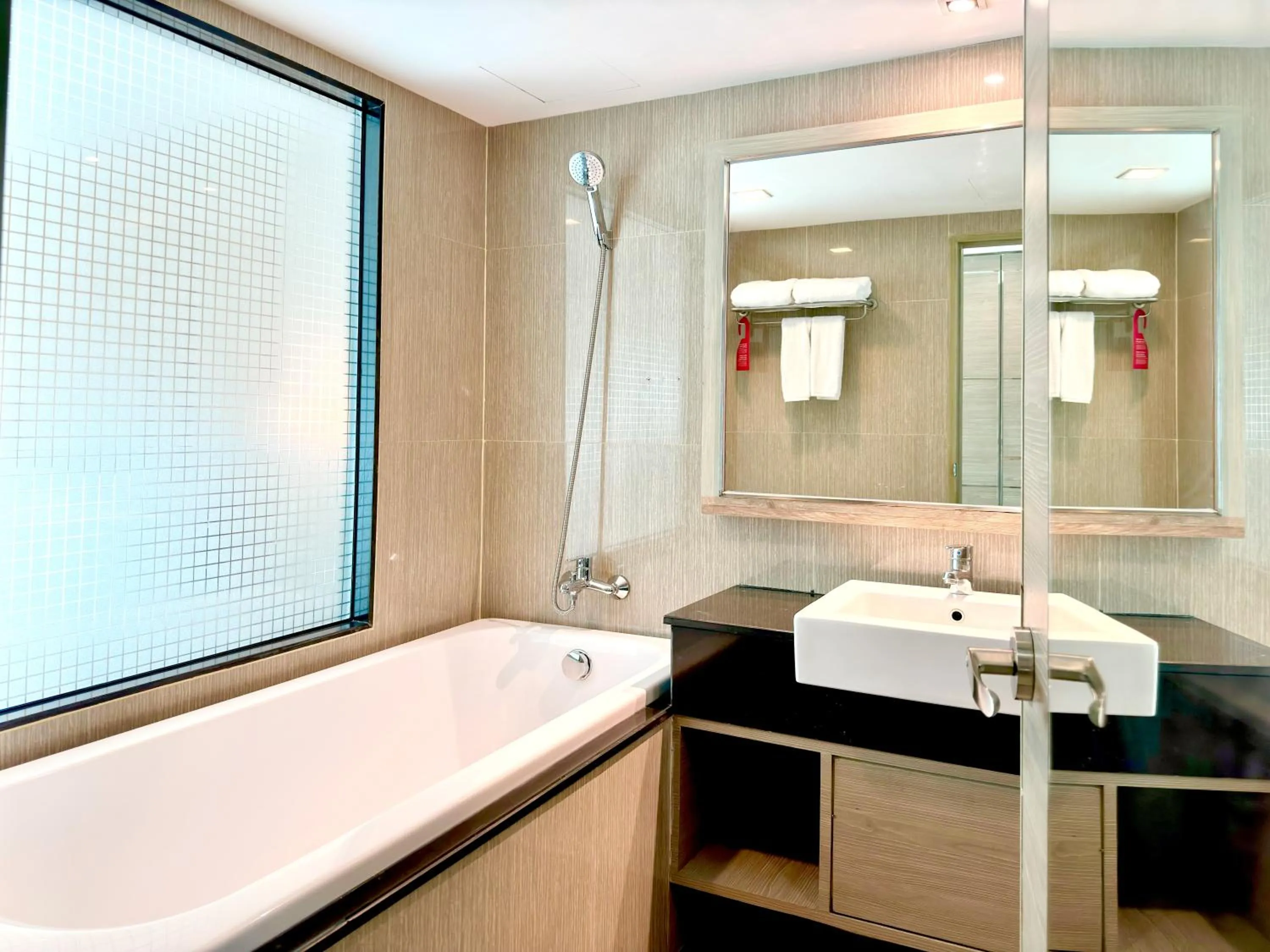 Shower in Ramada Sukhumvit Soi Eleven