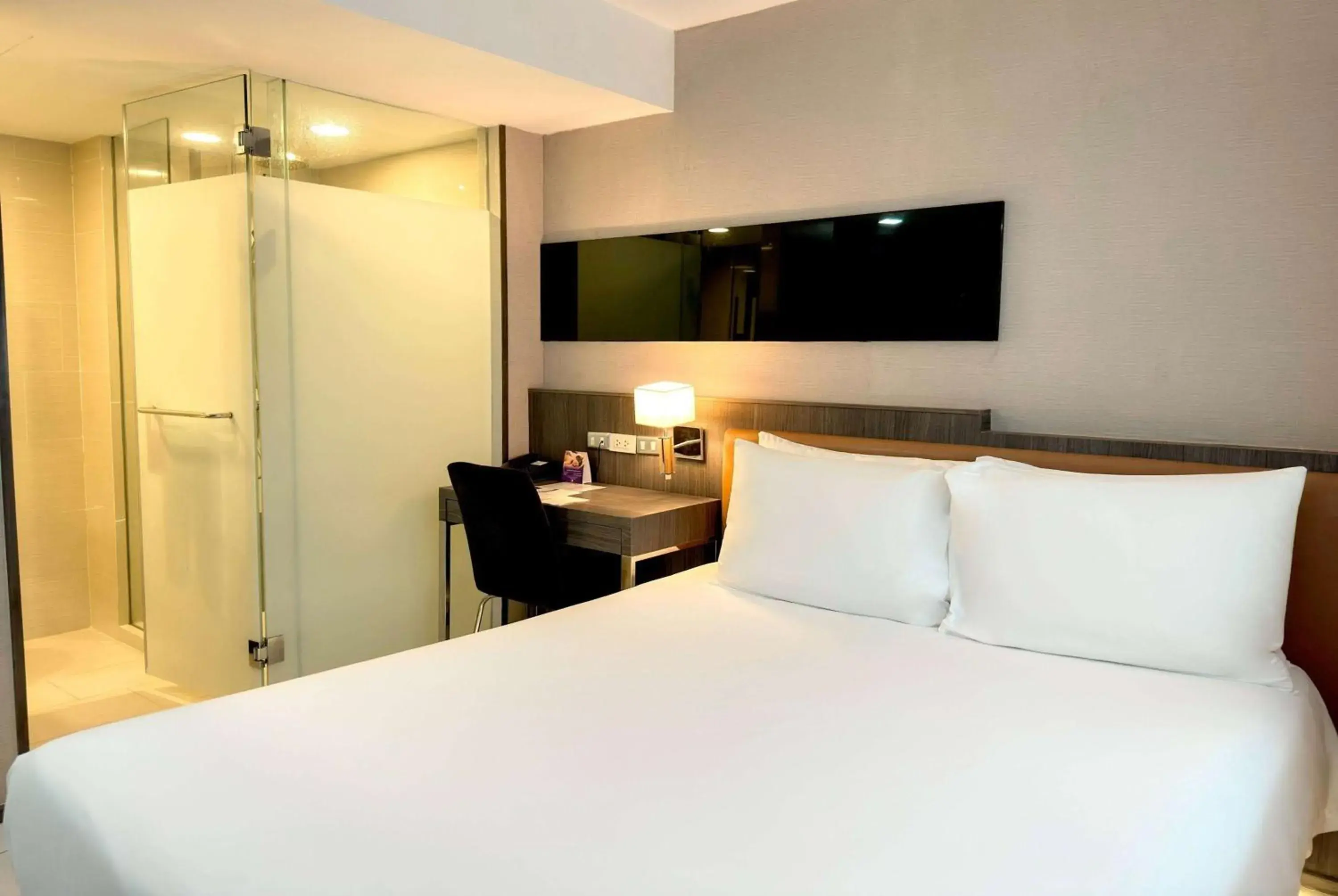 Standard Room with One Queen Bed - Non-Smoking in Ramada Sukhumvit Soi Eleven Standard Room with One Queen Bed - Non-Smoking in Ramada Sukhumvit Soi Eleven