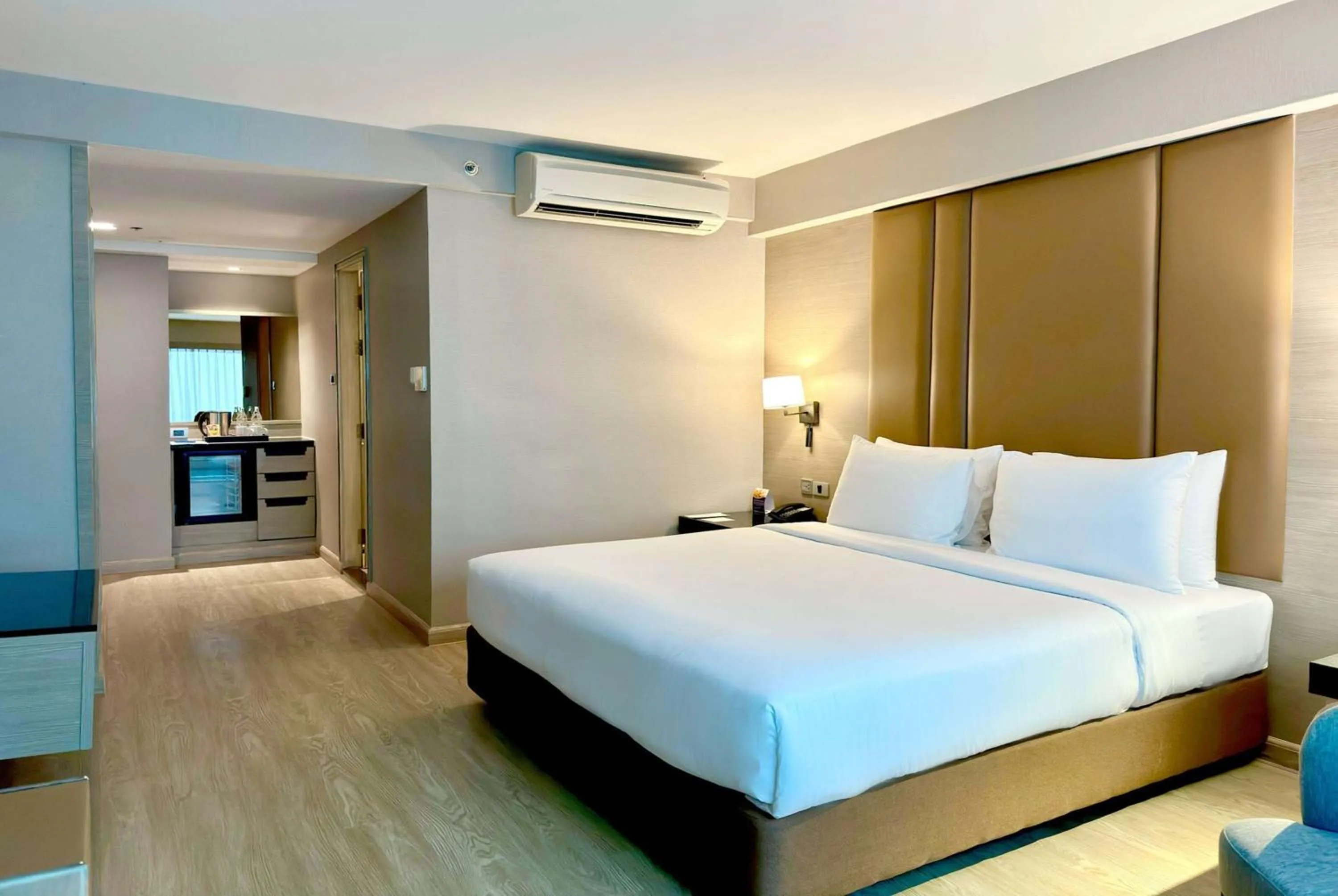 Photo of the whole room, Bed in Ramada Sukhumvit Soi Eleven