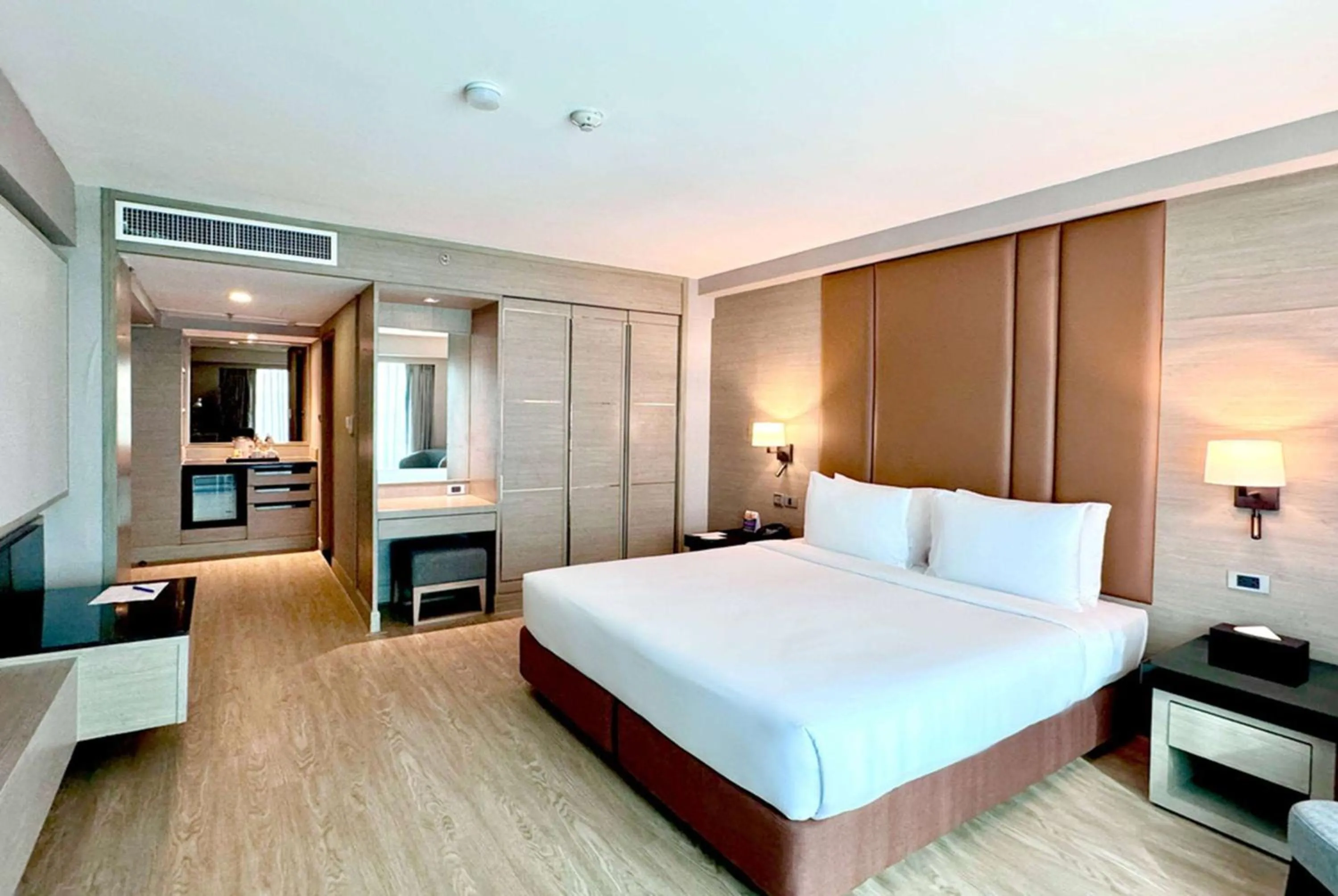 Photo of the whole room, Bed in Ramada Sukhumvit Soi Eleven