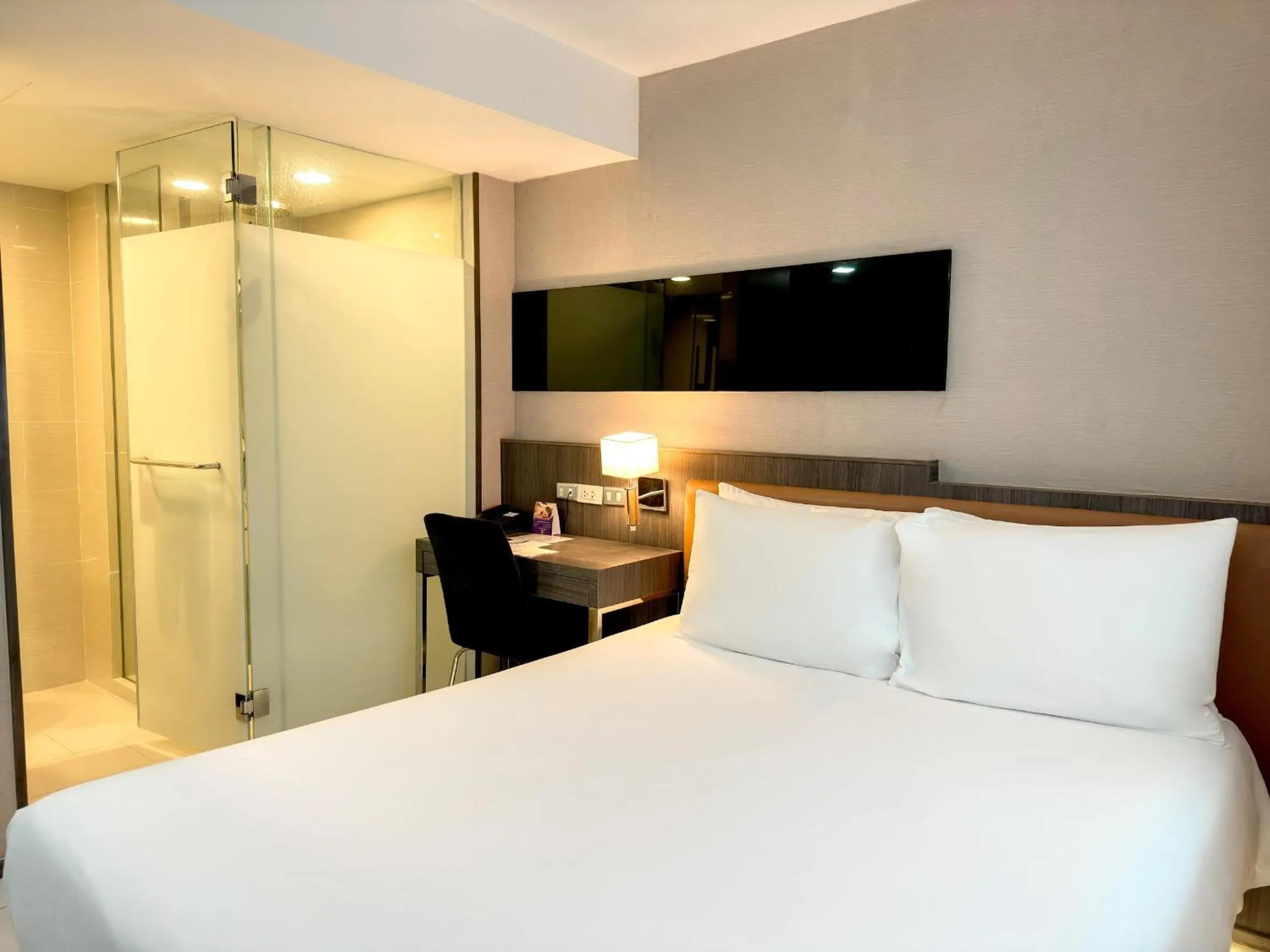 Bed in Ramada Sukhumvit Soi Eleven