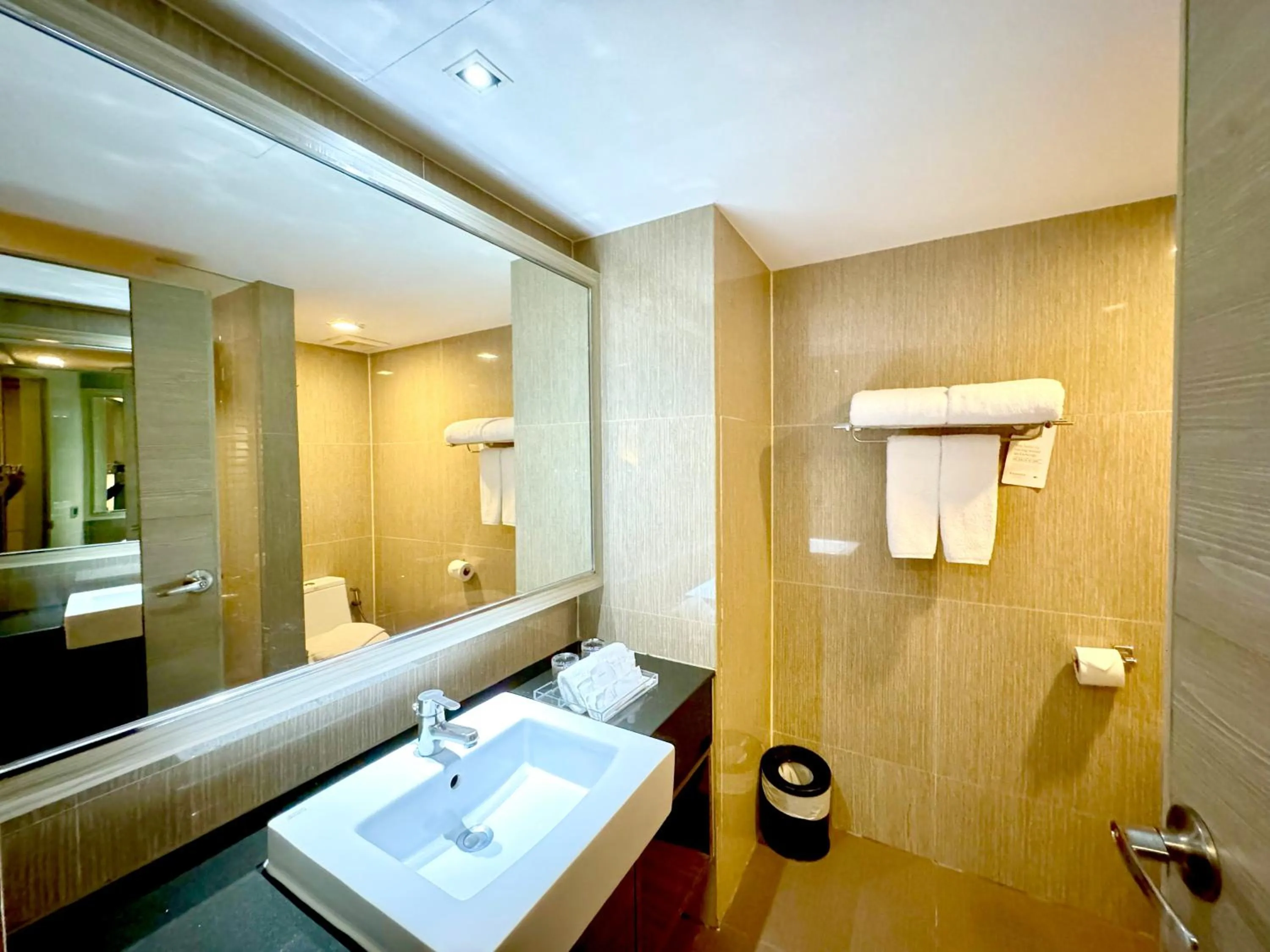 Shower in Ramada Sukhumvit Soi Eleven