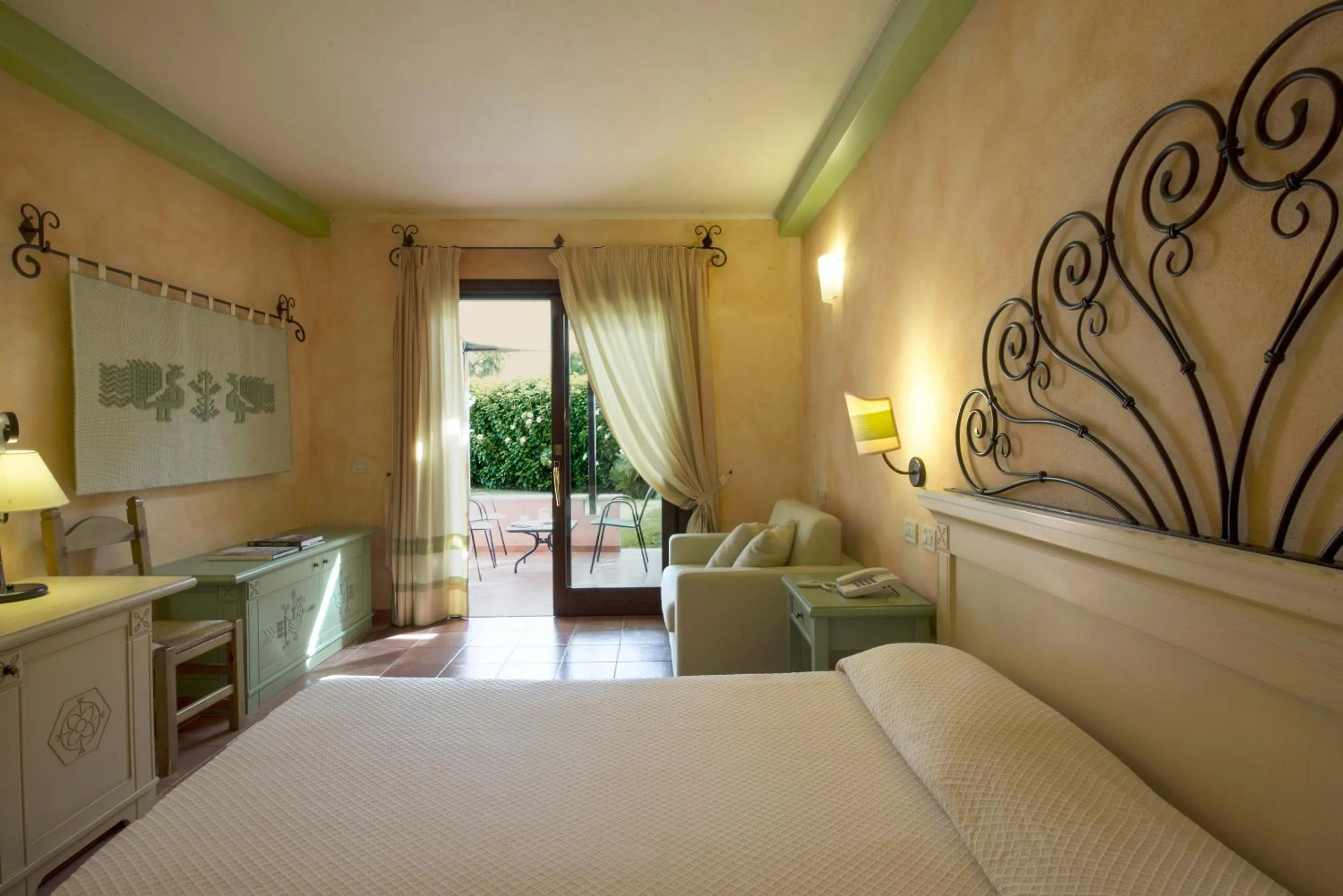 Bedroom, Bed in Lantana Resort Hotel&Apartments