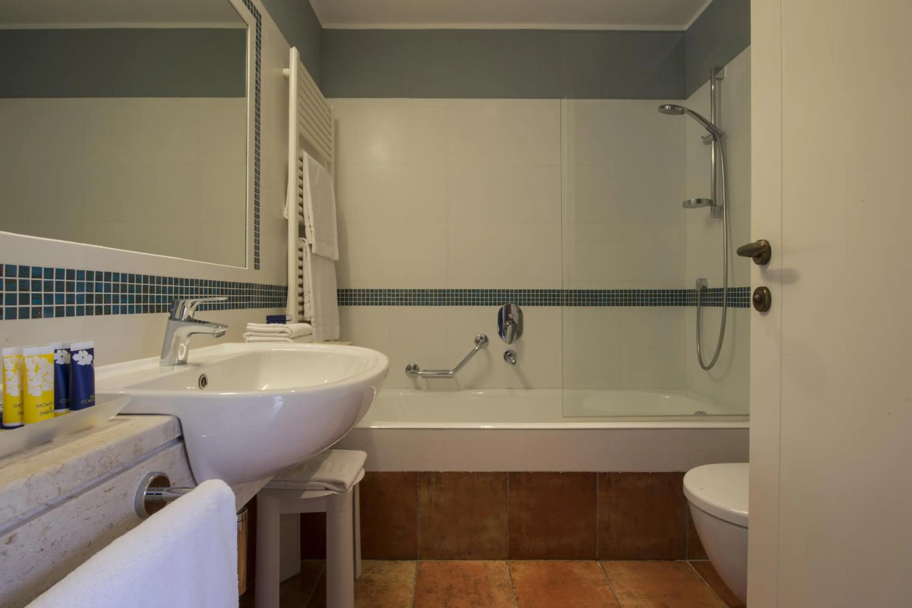 Bathroom in Lantana Resort Hotel&Apartments