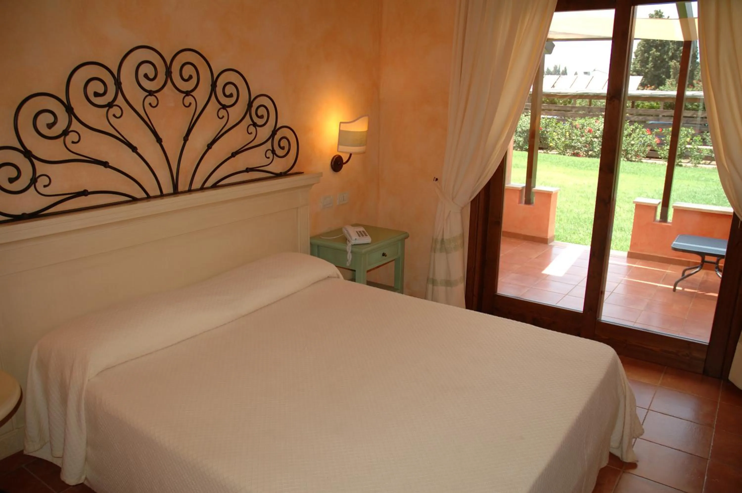 Bed in Lantana Resort Hotel&Apartments