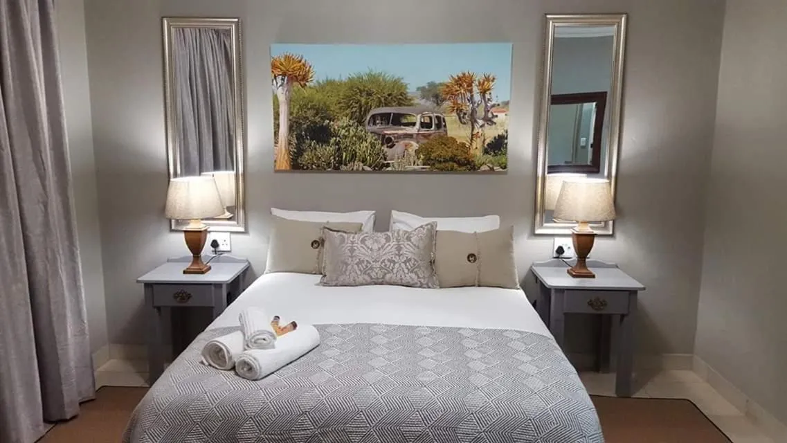 Deluxe Queen Suite in Forest Hill Country Lodge