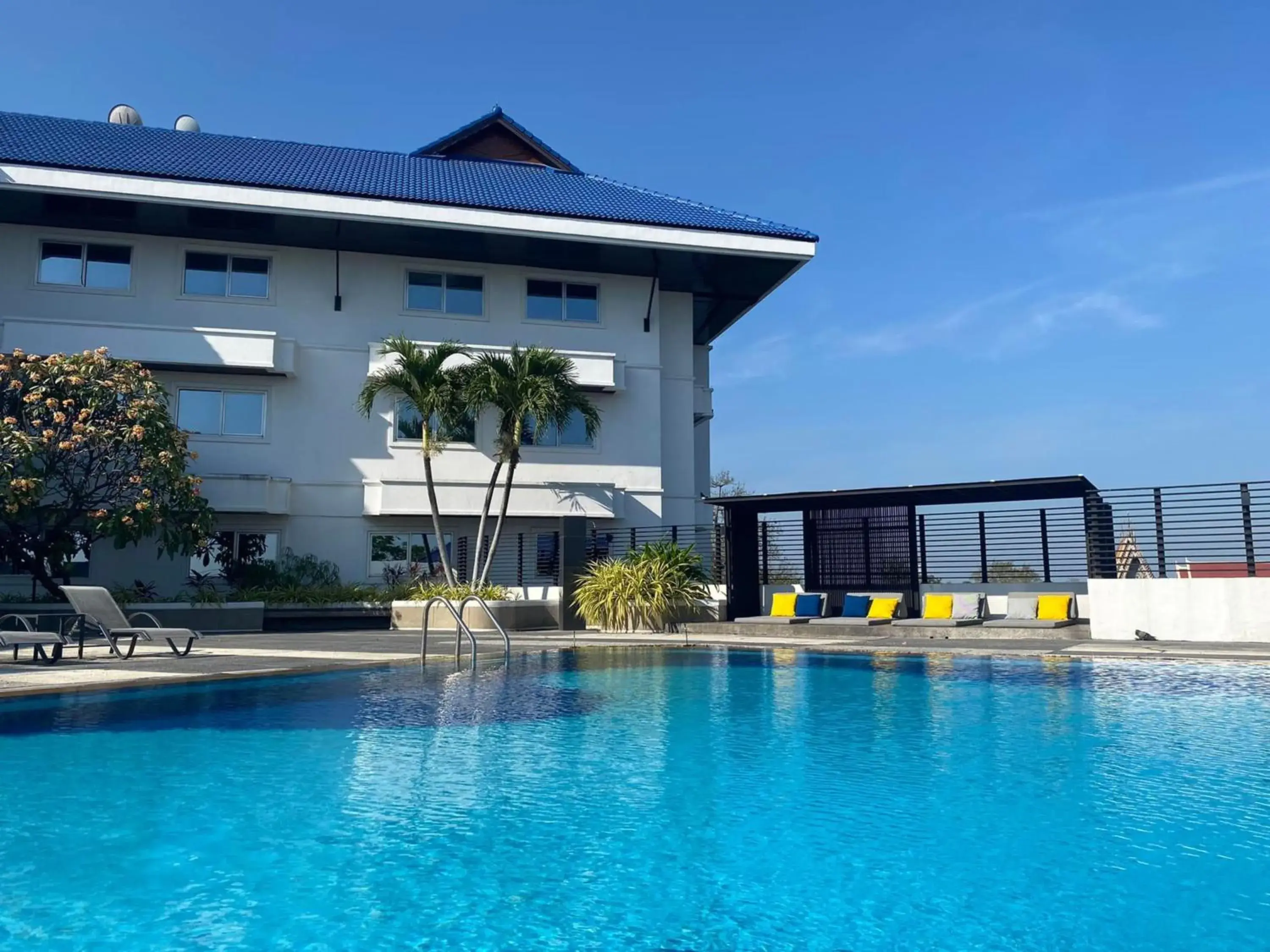 Swimming pool in Sima Thani Hotel Swimming pool in Sima Thani Hotel