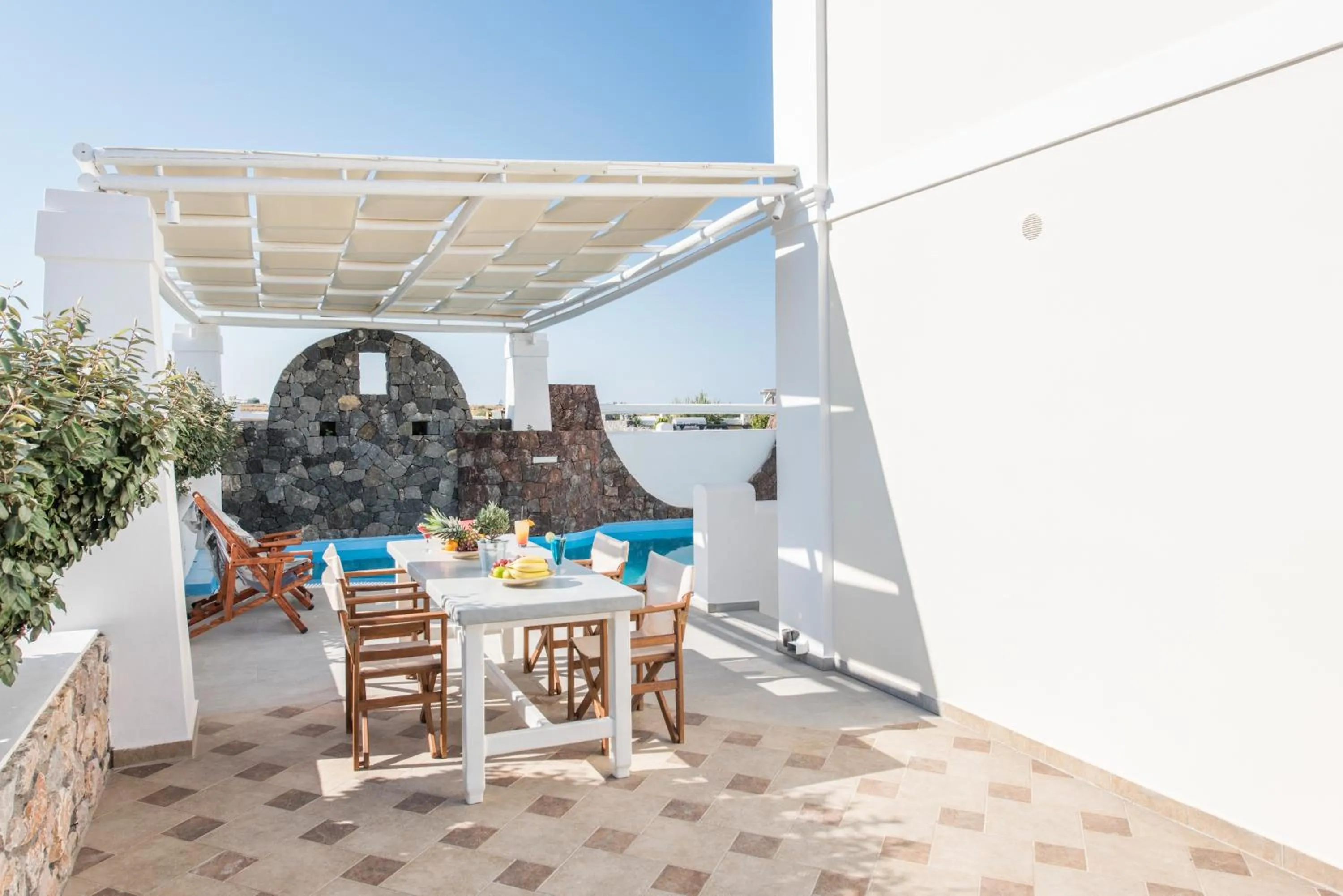 Swimming pool in Secret Earth Villas - Santorini