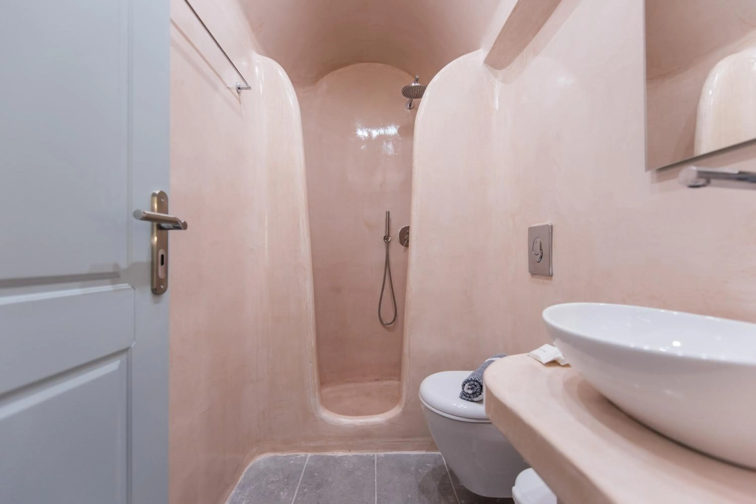 Shower in Secret Earth Villas - Santorini