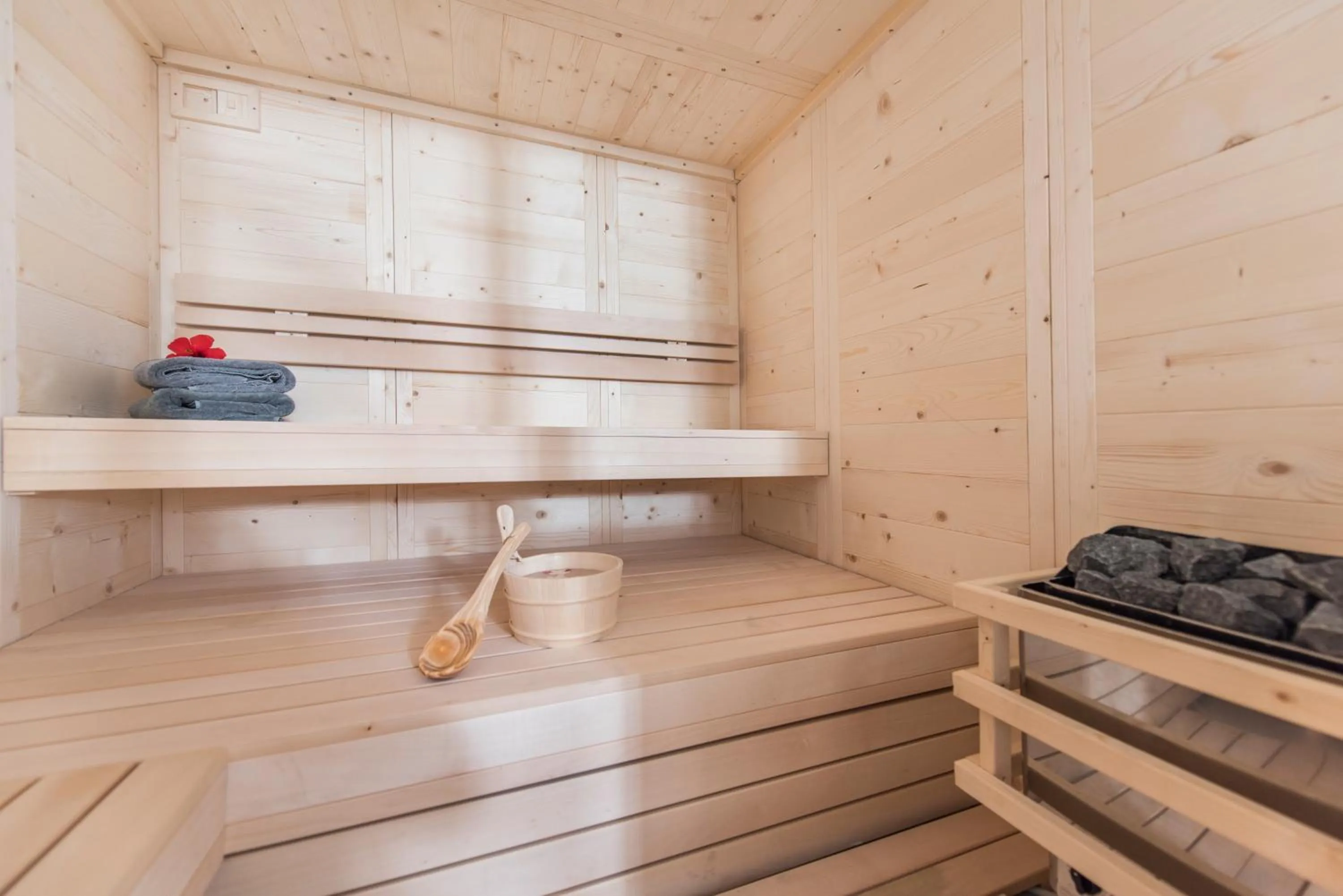 Area and facilities in Secret Earth Villas - Santorini