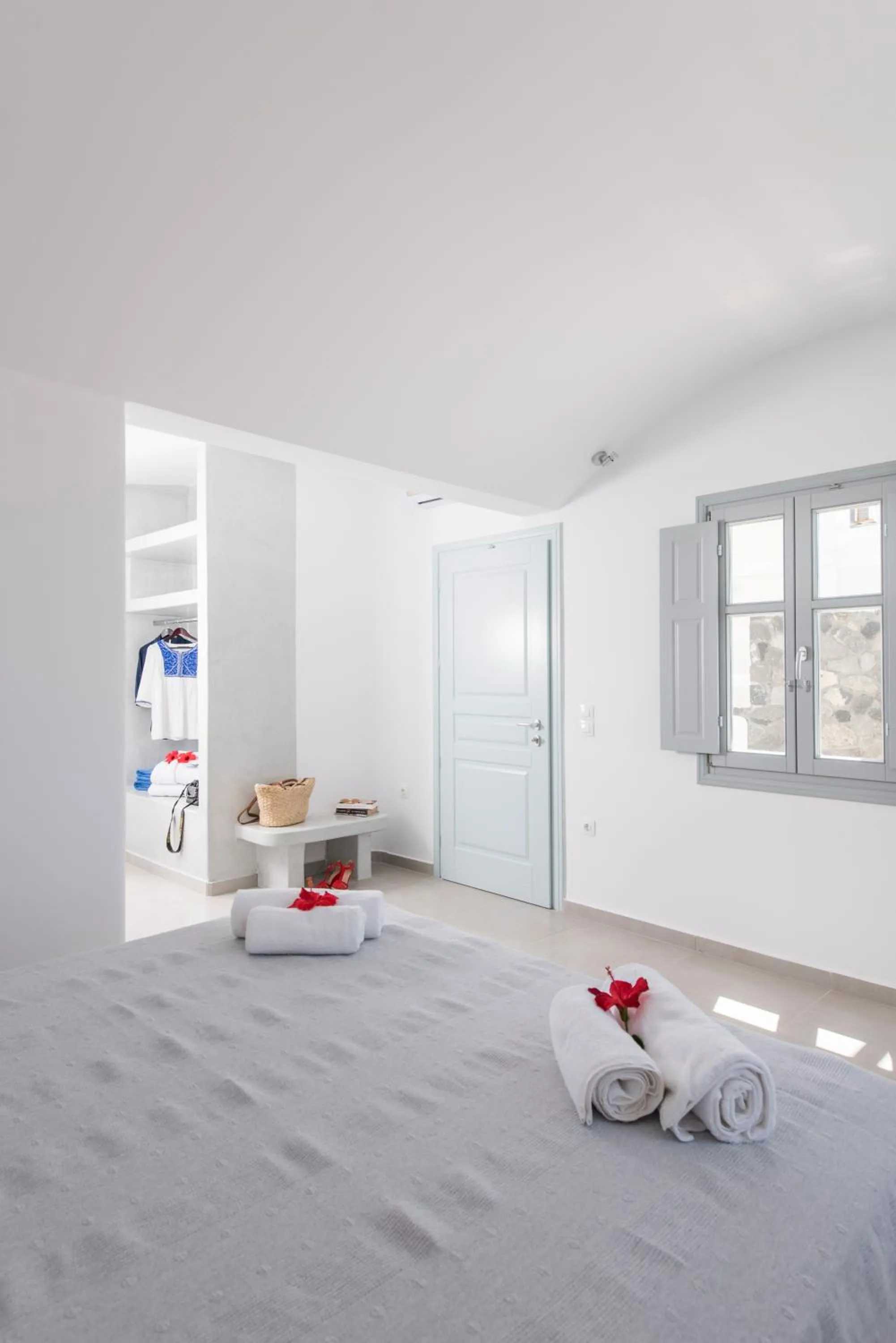 Bedroom, Bed in Secret Earth Villas - Santorini