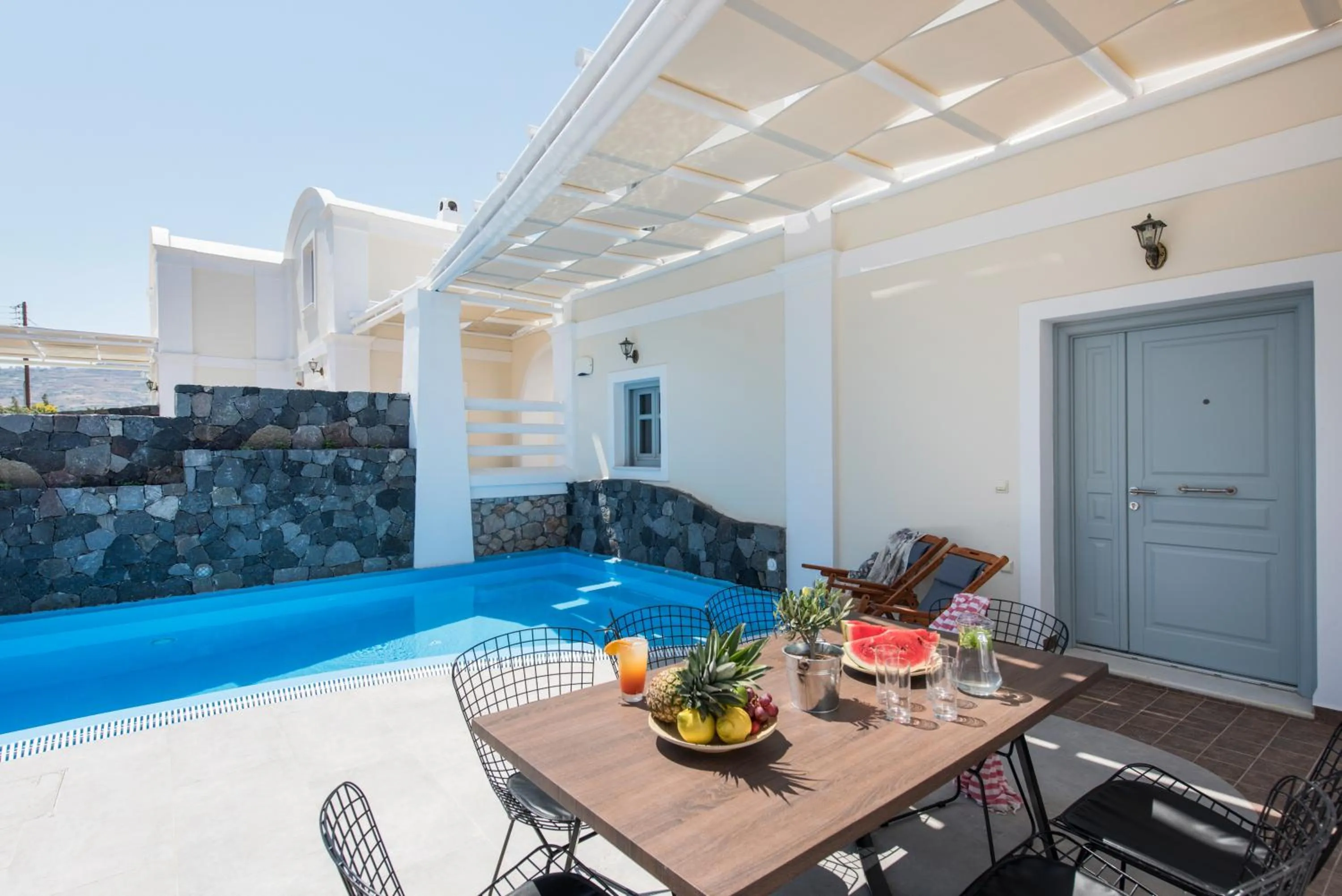 Swimming pool in Secret Earth Villas - Santorini