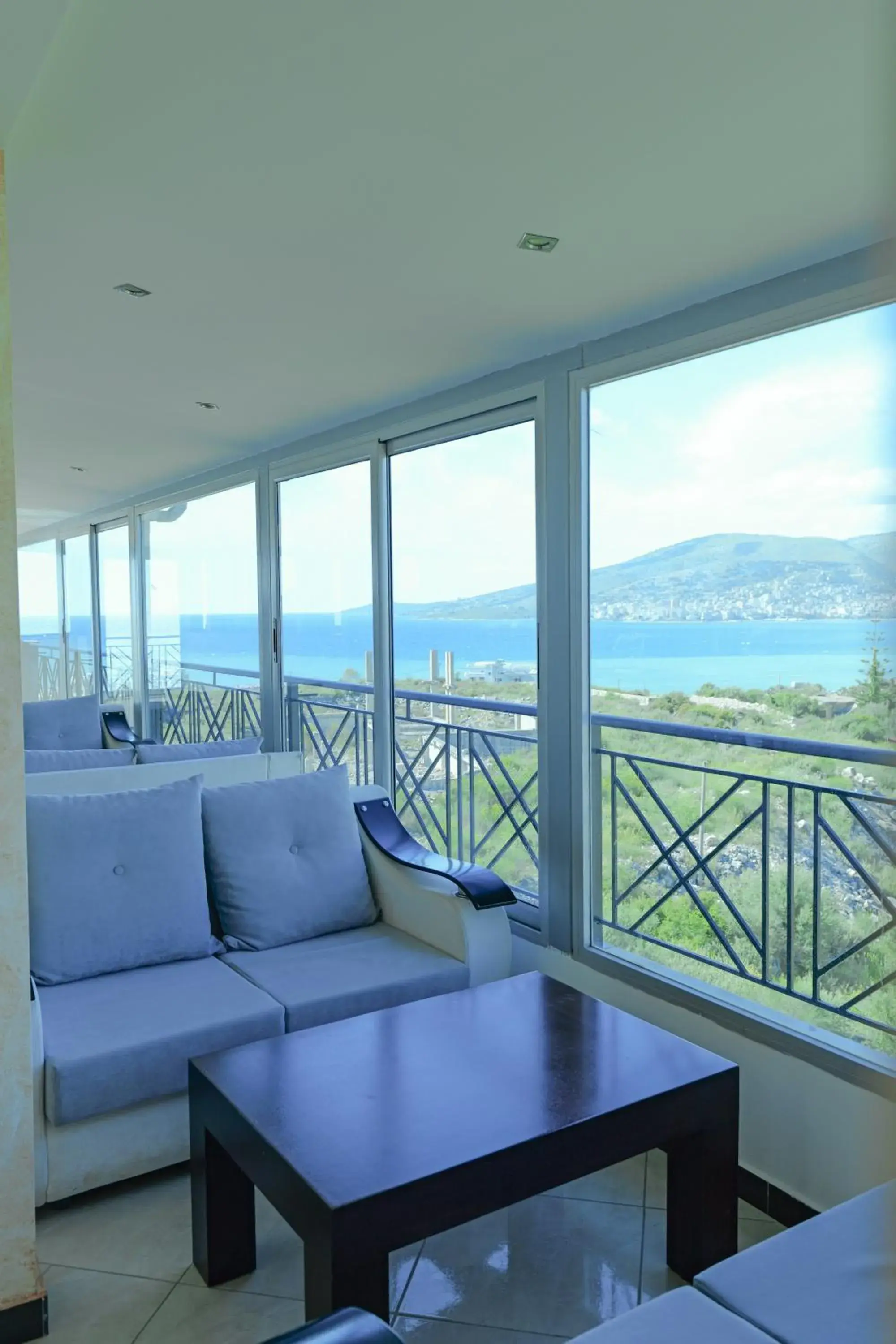 Lounge or bar in Hotel Holiday Lounge or bar in Hotel Holiday