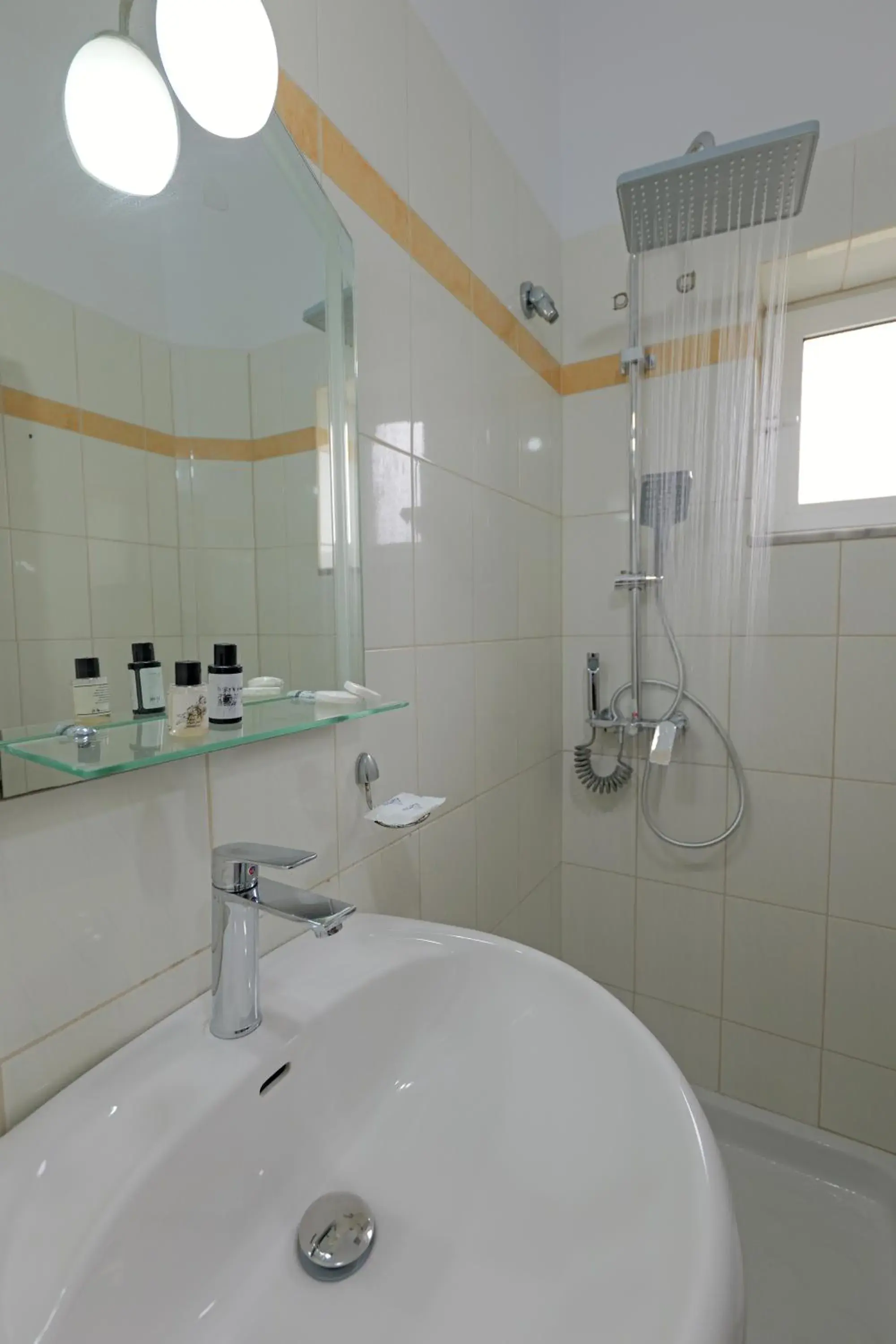 Double or Twin Room with Garden View in Hotel Holiday Double or Twin Room with Garden View in Hotel Holiday