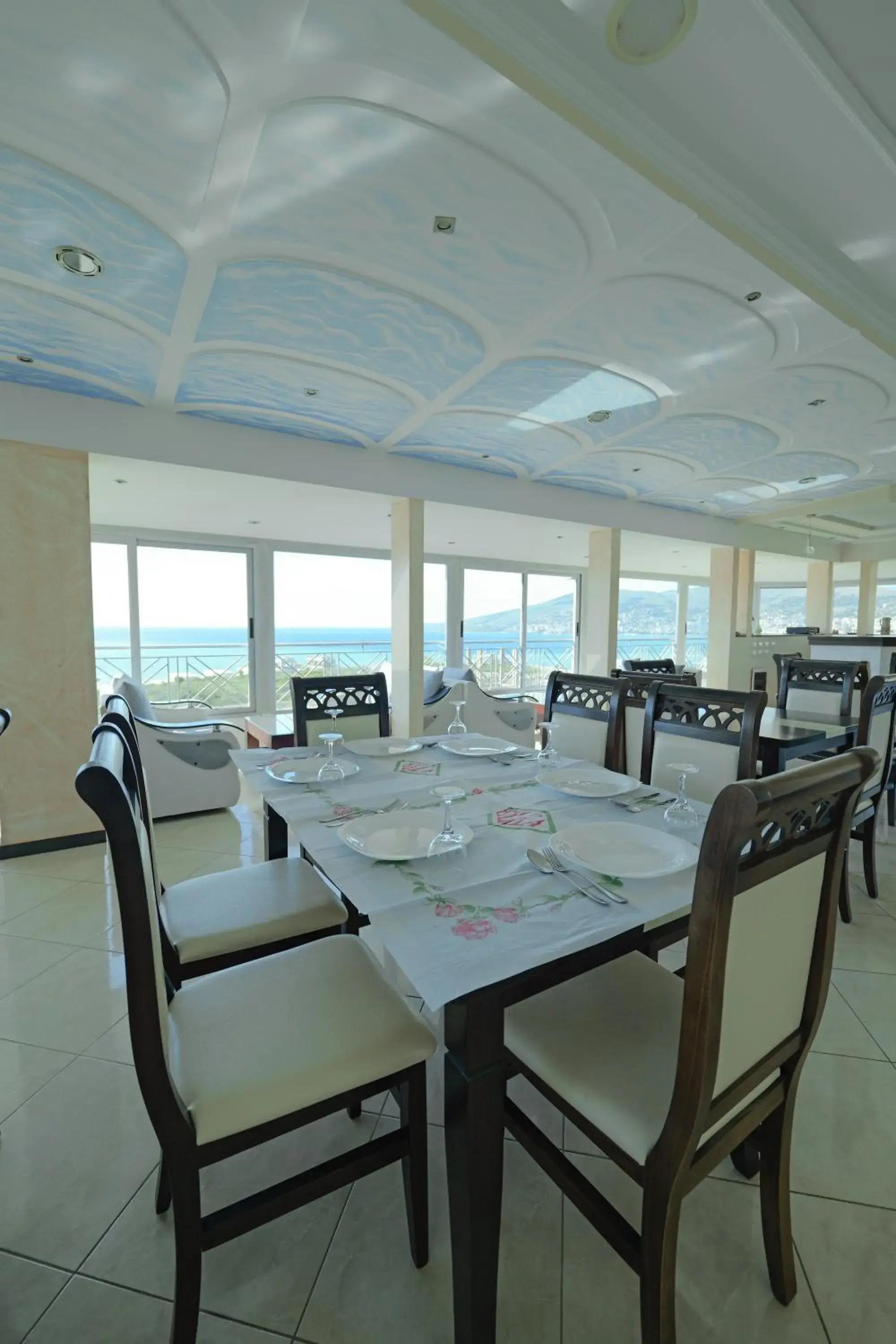 Restaurant/places to eat in Hotel Holiday Restaurant/places to eat in Hotel Holiday