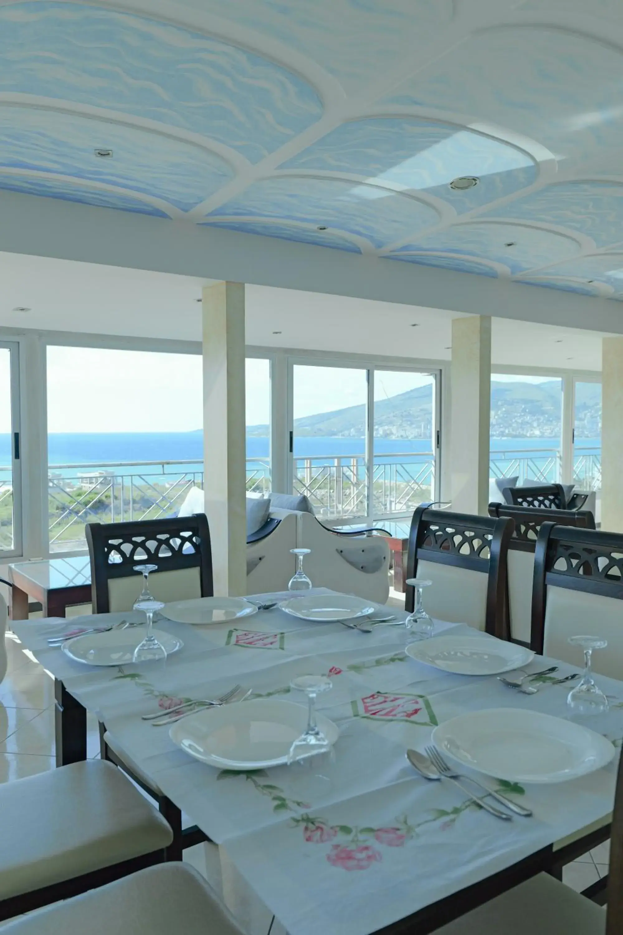 Restaurant/places to eat in Hotel Holiday Restaurant/places to eat in Hotel Holiday