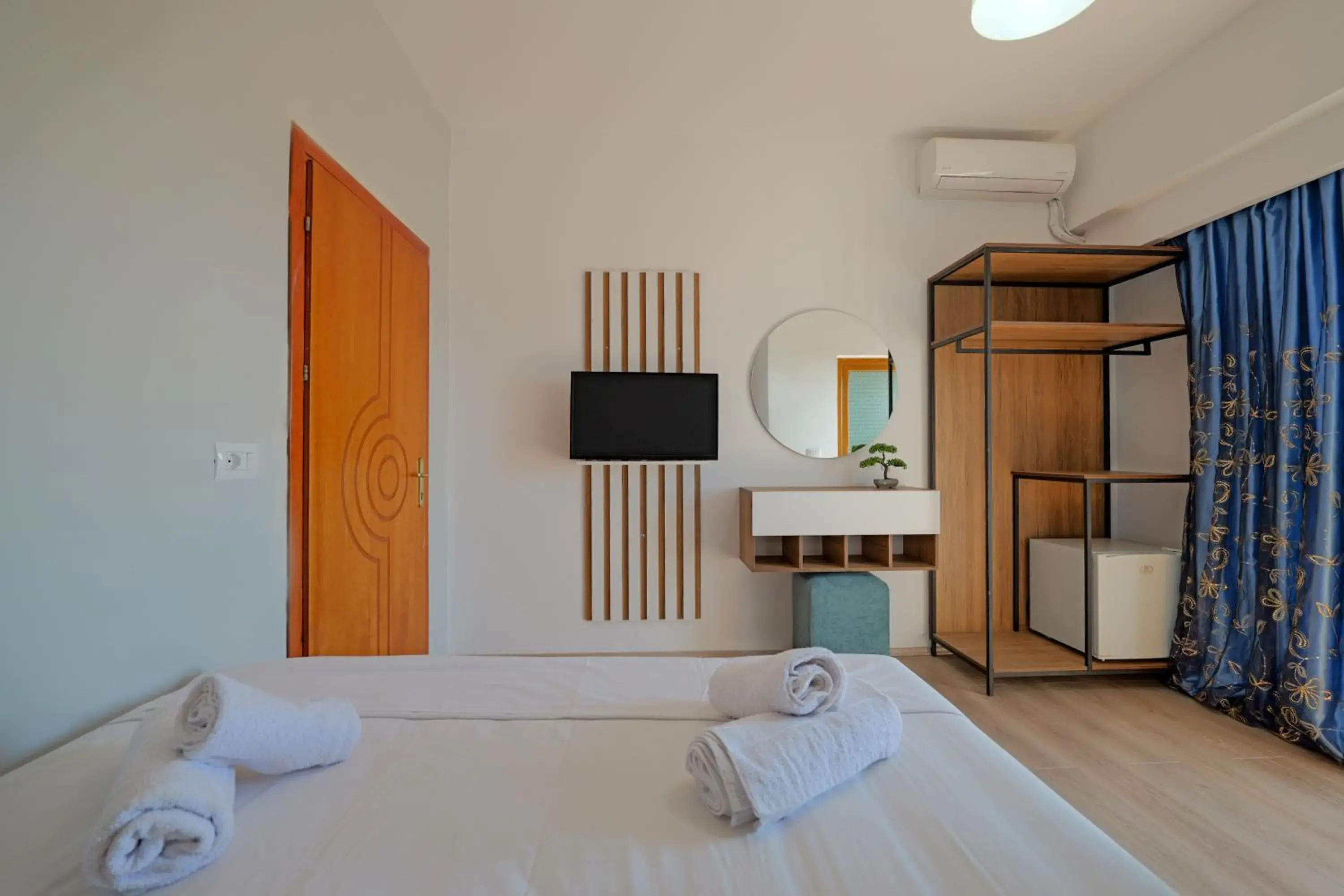 Photo of the whole room in Hotel Holiday Photo of the whole room in Hotel Holiday