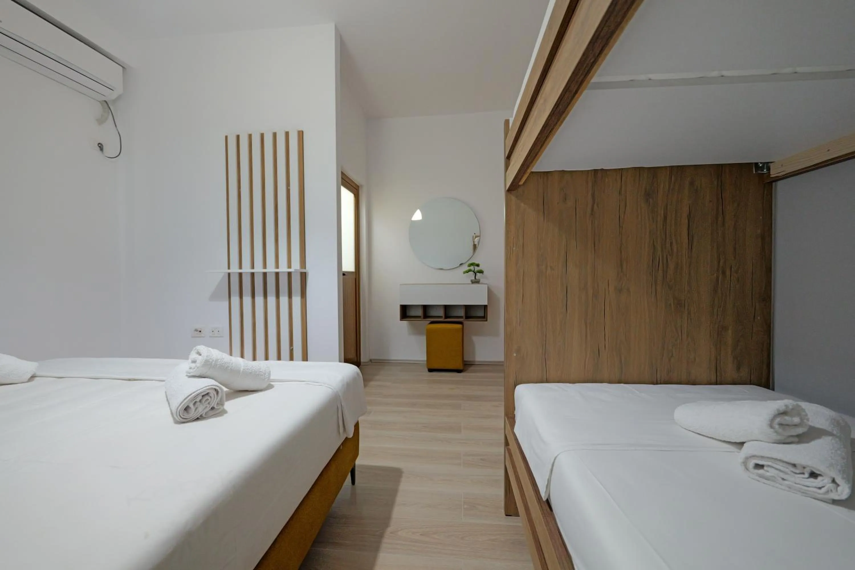 Photo of the whole room in Hotel Holiday