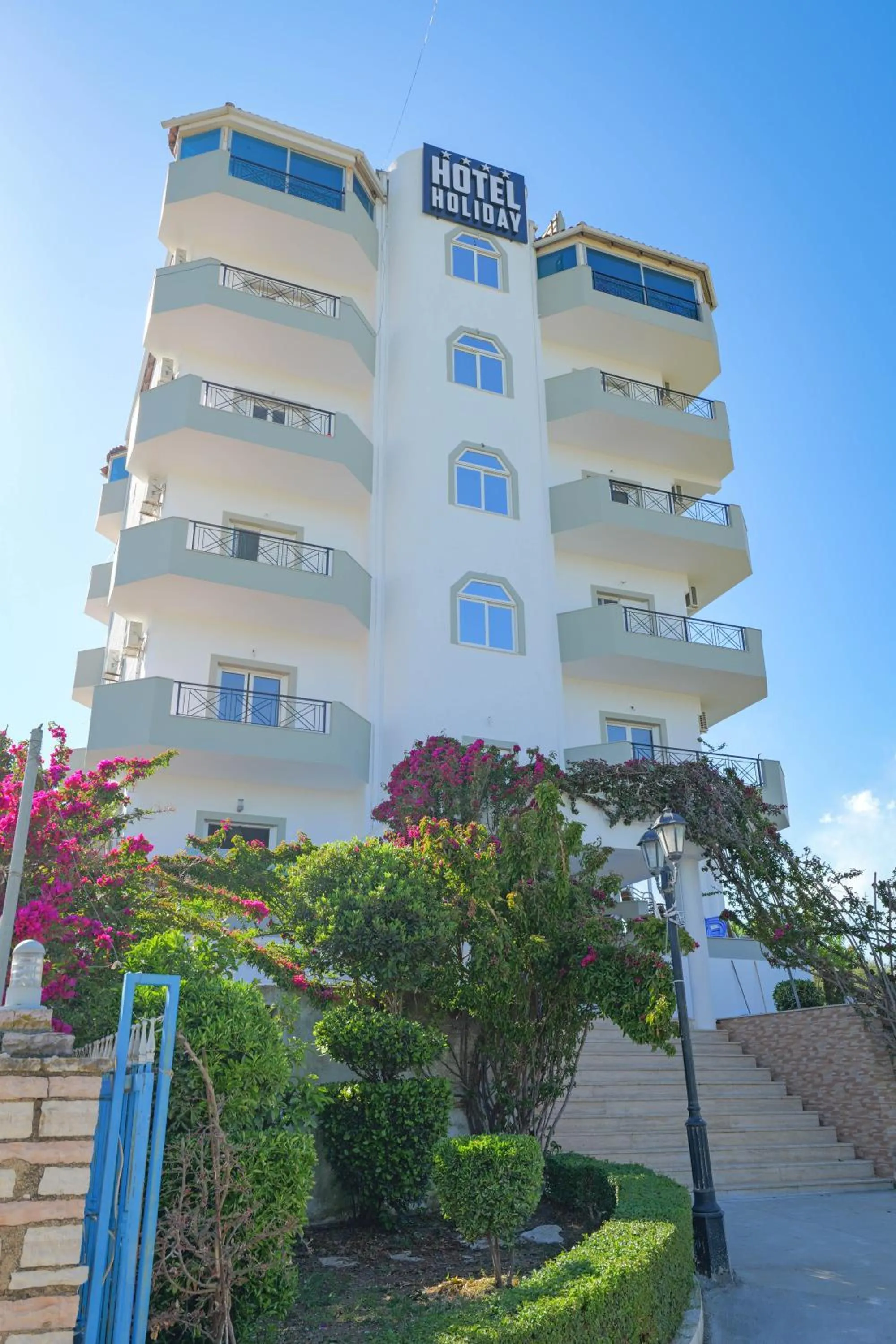 Property building in Hotel Holiday