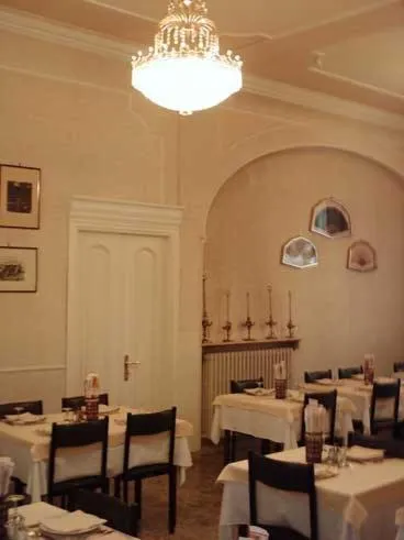 Restaurant/places to eat in Albergo Amici