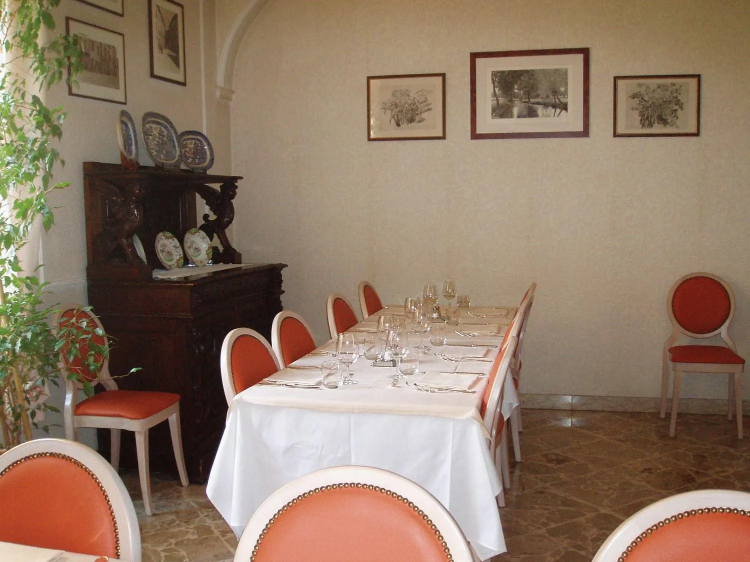 Restaurant/places to eat in Albergo Amici