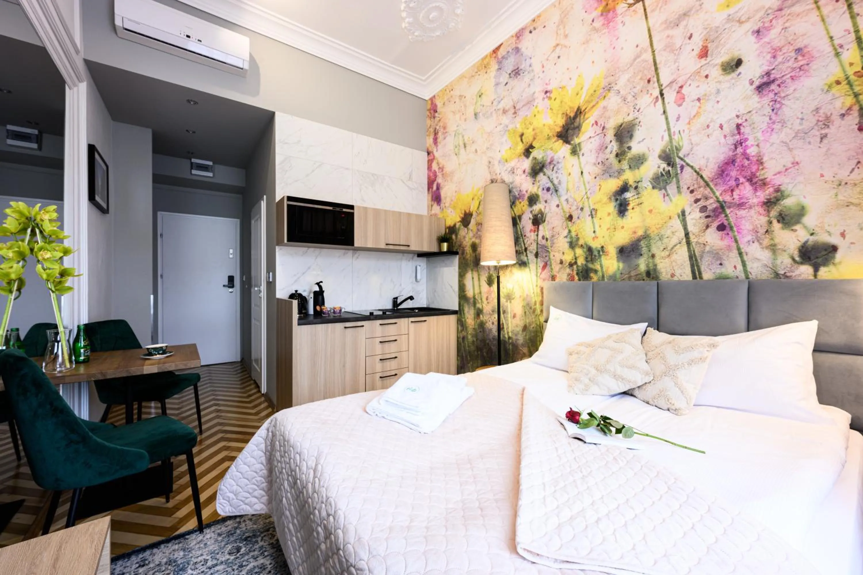Bed in Arts Apartments - Kraków Old Town