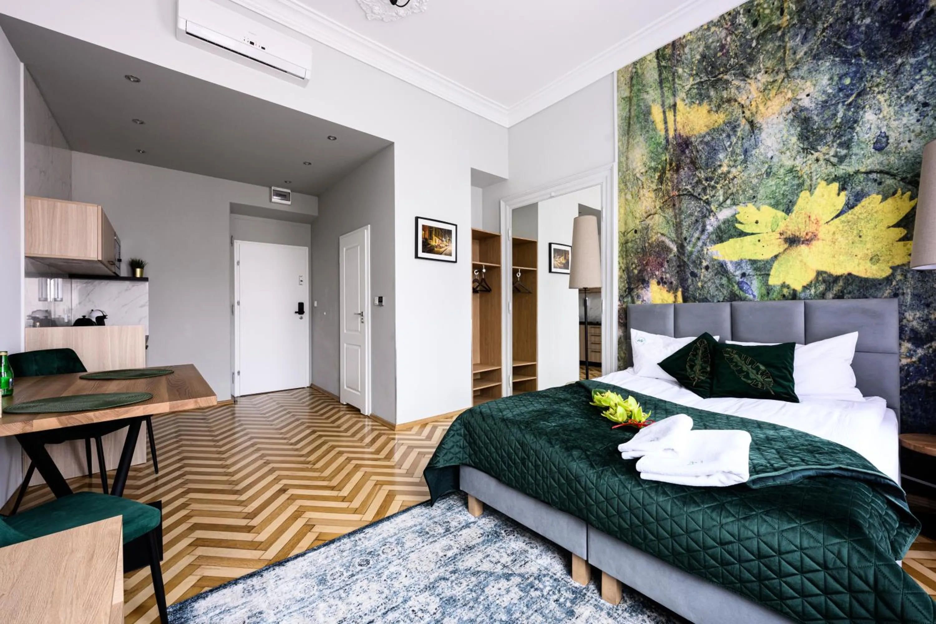 Bed in Arts Apartments - Kraków Old Town